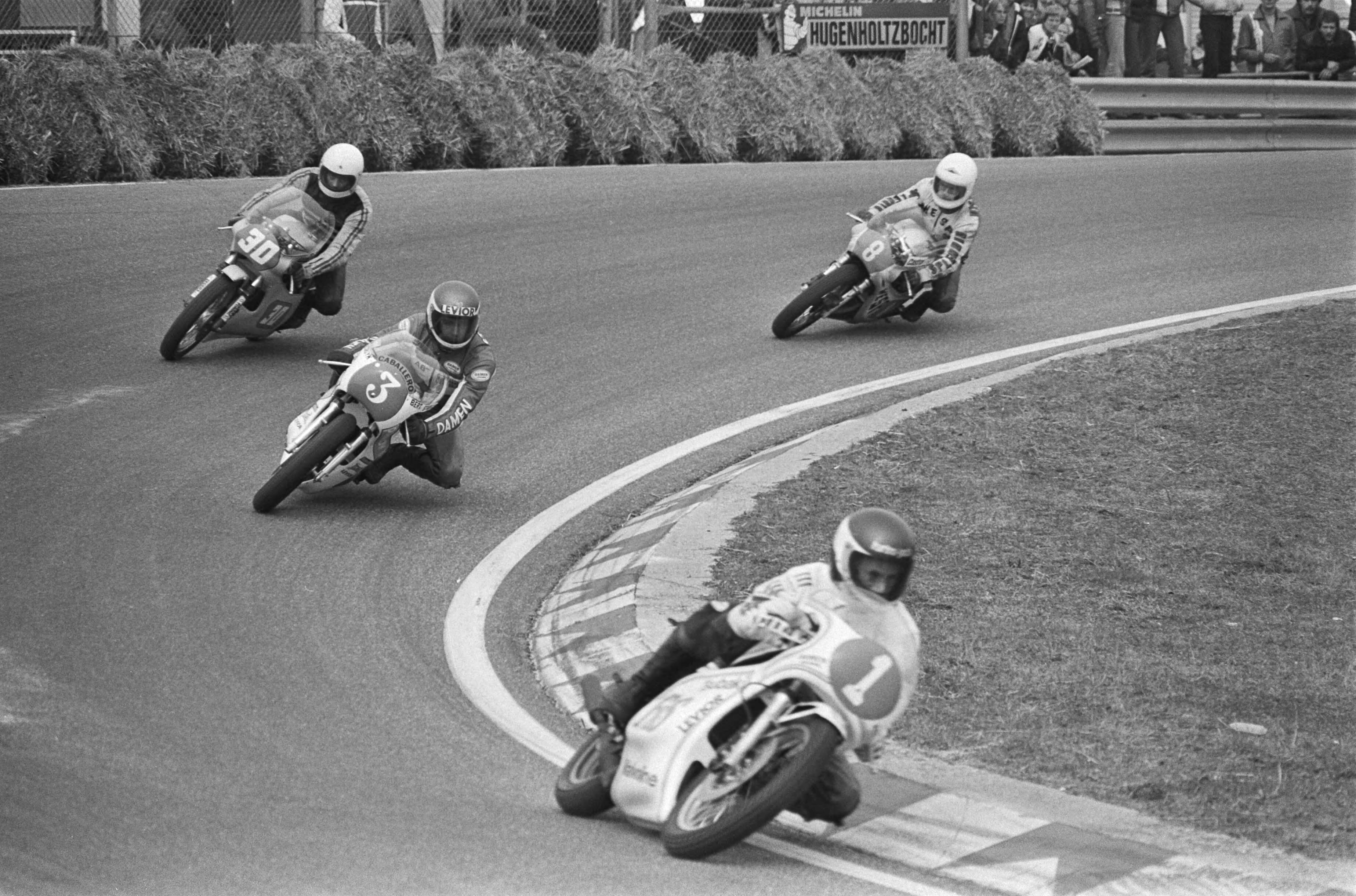 Fotocollectie Anefo — Motorraces Zandvoort 350 cc: nr. 1 : Jack Middelburg nr. 3 : Wim Felen , nr. 8 : Jan van Disseldorp , nr. 3 : Bert Struyk — Foto: Dijk, Hans van / Anefo. Licentie: Set B: Rechtenvrij / Publiek Domein. Bron: Nationaal Archief. http://hdl.handle.net/10648/acc74250-d0b4-102d-bcf8-003048976d84