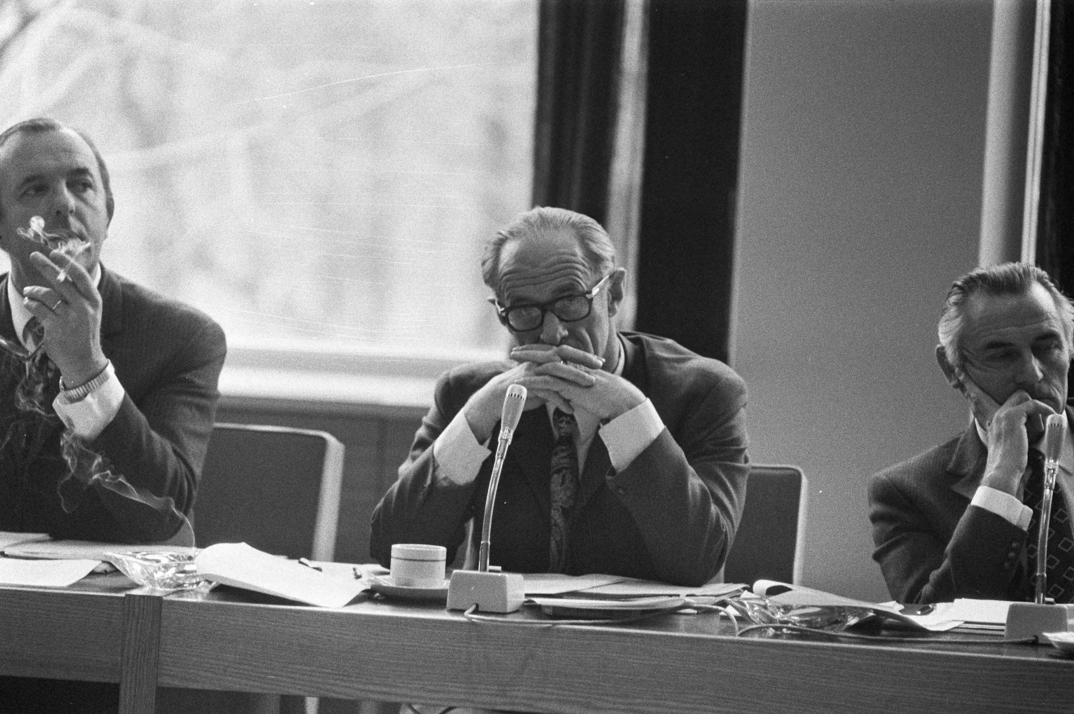 Fotocollectie Anefo — Openbare bestuursvergadering van Landbouwschap in SER-geb Den Haag — Foto: Peters, Hans / Anefo. Licentie: Set B: Rechtenvrij / Publiek Domein. Bron: Nationaal Archief. http://hdl.handle.net/10648/abd97750-d0b4-102d-bcf8-003048976d84