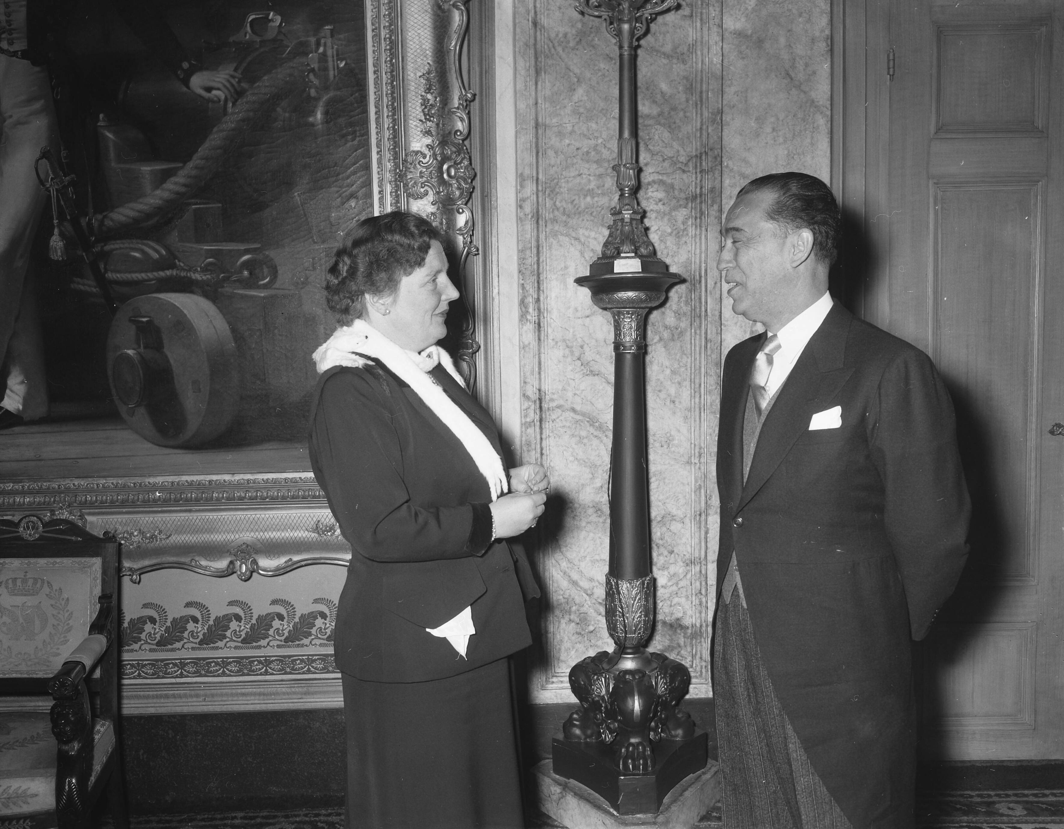 Fotocollectie Anefo — Koningin Juliana ontvangt de Braziliaanse president-elect Juscelino Kubitschek op paleis Soestdijk — Foto: Noske, J.D. / Anefo. Licentie: Set B: Rechtenvrij / Publiek Domein. Bron: Nationaal Archief. http://hdl.handle.net/10648/a9416674-d0b4-102d-bcf8-003048976d84