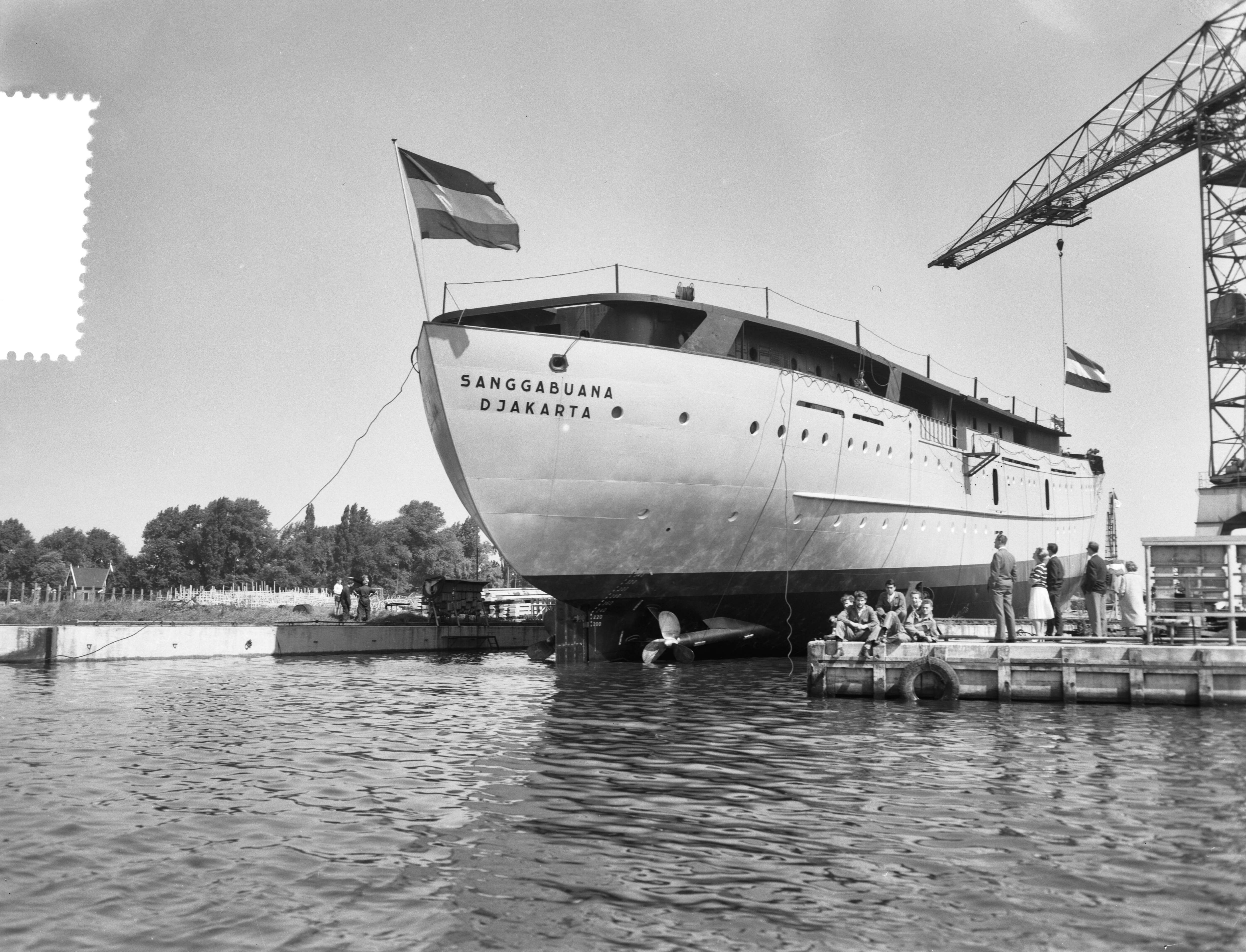 Fotocollectie Anefo — Tewaterlating "Sanggabuana" bij de N.V. Zaanlandsche Scheepsbouwmaatschappij te Zaandam — Foto: Bilsen, Joop van / Anefo. Licentie: Set B: Rechtenvrij / Publiek Domein. Bron: Nationaal Archief. http://hdl.handle.net/10648/a9b454ae-d0b4-102d-bcf8-003048976d84