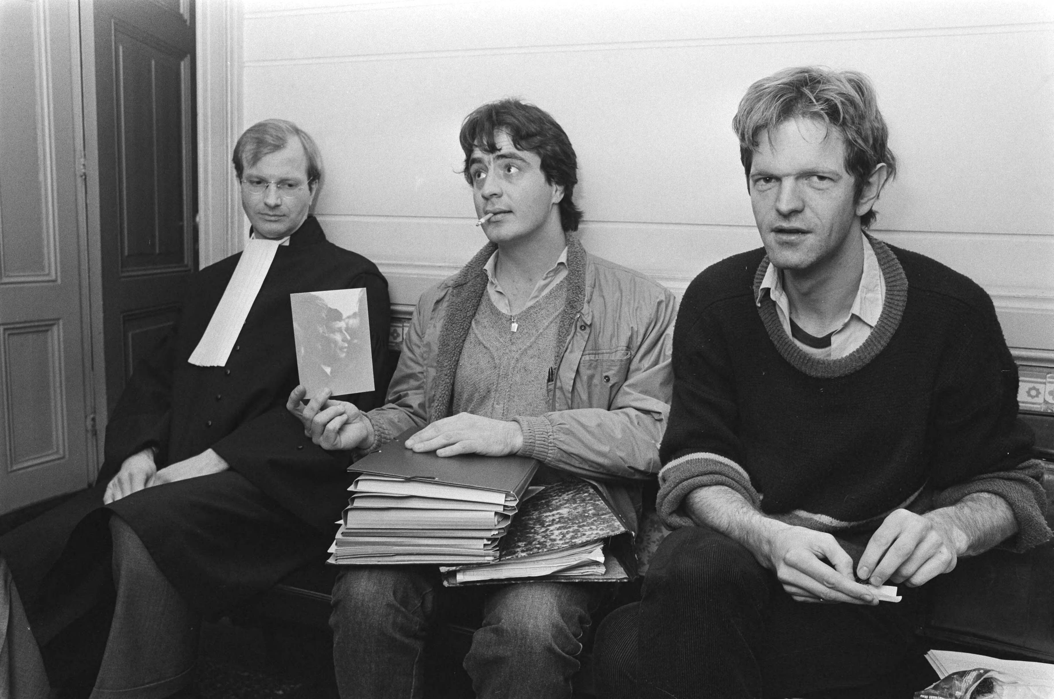 Fotocollectie Anefo — Kort geding Geillustreerde Pers tegen onroerend goed handelaar Ronald van der Putte (Haarlem). Boukema, Storms en Fons Burger — Foto: Bogaerts, Rob / Anefo. Licentie: Set B: Rechtenvrij / Publiek Domein. Bron: Nationaal Archief. http://hdl.handle.net/10648/ad0de48a-d0b4-102d-bcf8-003048976d84
