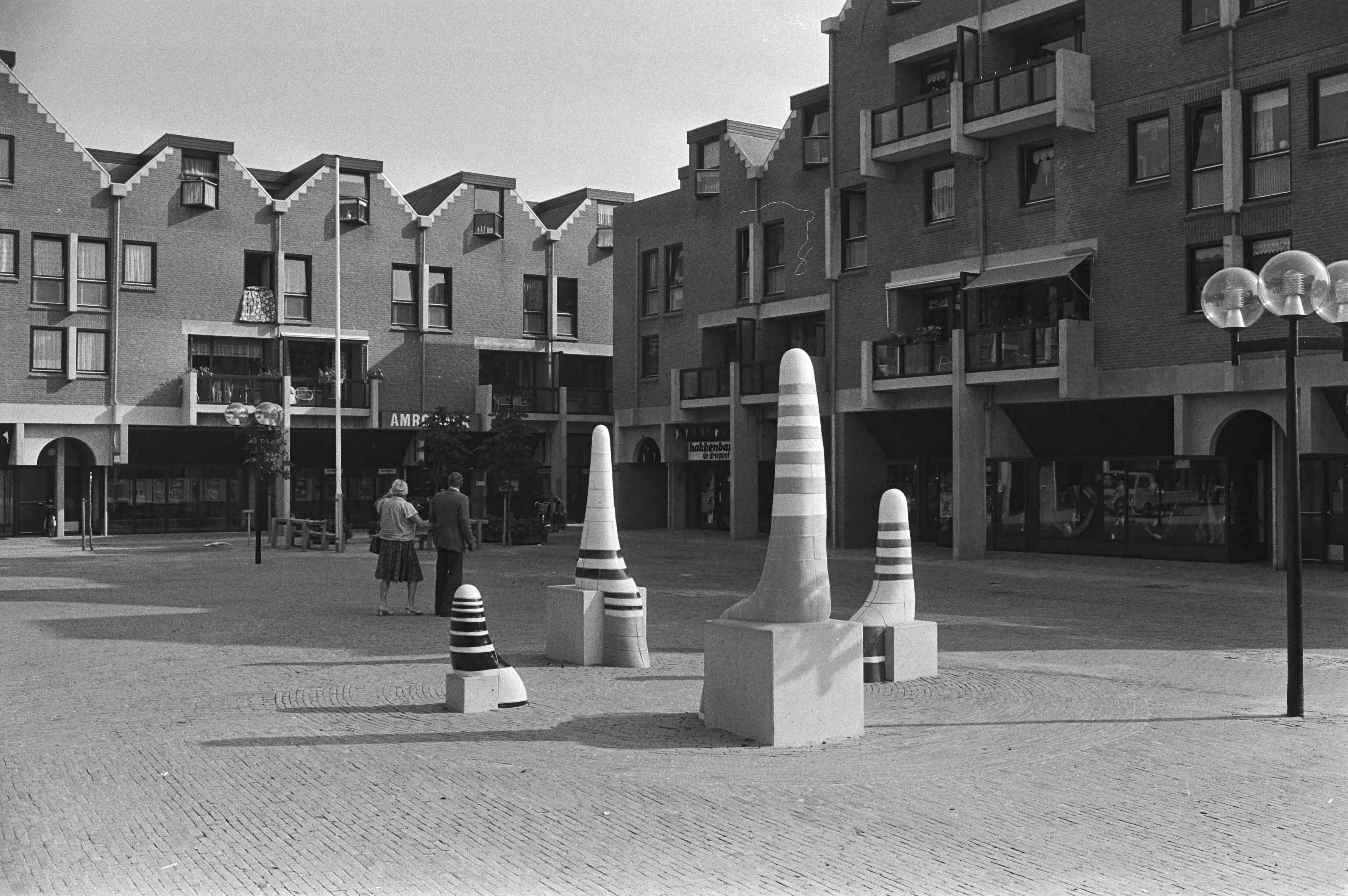 Winkelcentrum Almere Haven — Almere|Flevoland|winkelcentra — Foto: Suyk, Koen / Anefo. Licentie: Set B: Rechtenvrij / Publiek Domein. Bron: Nationaal Archief. http://hdl.handle.net/10648/acd0a7be-d0b4-102d-bcf8-003048976d84