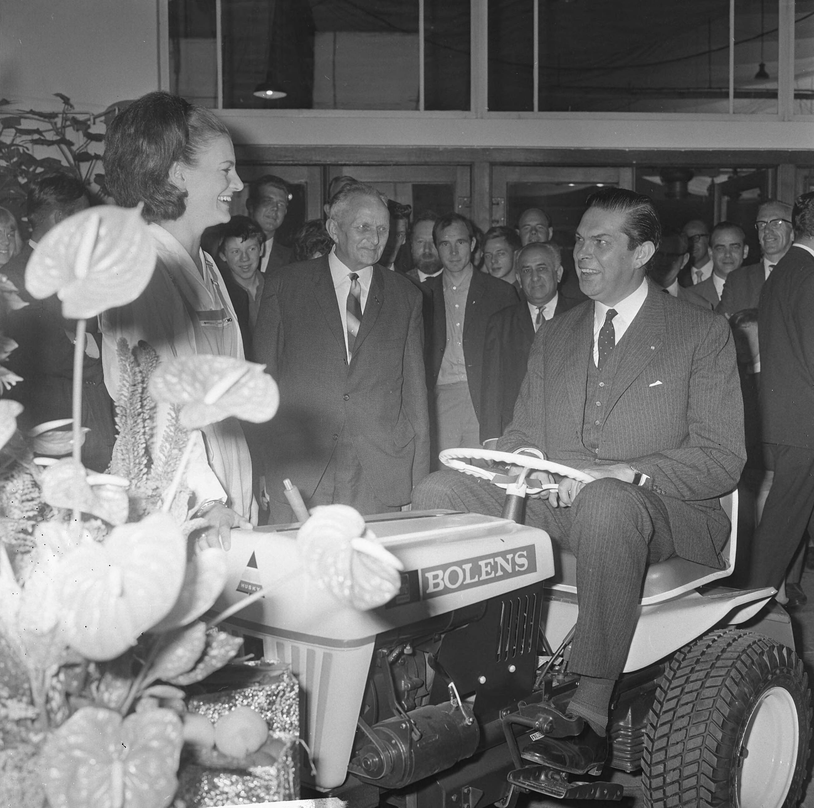 Fotocollectie Anefo — Technische Tuinbouwbeurs door minister Biesheuvel in Houtrusthallen te Den Haag geopend — Foto: Koch, Eric / Anefo. Licentie: Set B: Rechtenvrij / Publiek Domein. Bron: Nationaal Archief. http://hdl.handle.net/10648/aab40674-d0b4-102d-bcf8-003048976d84