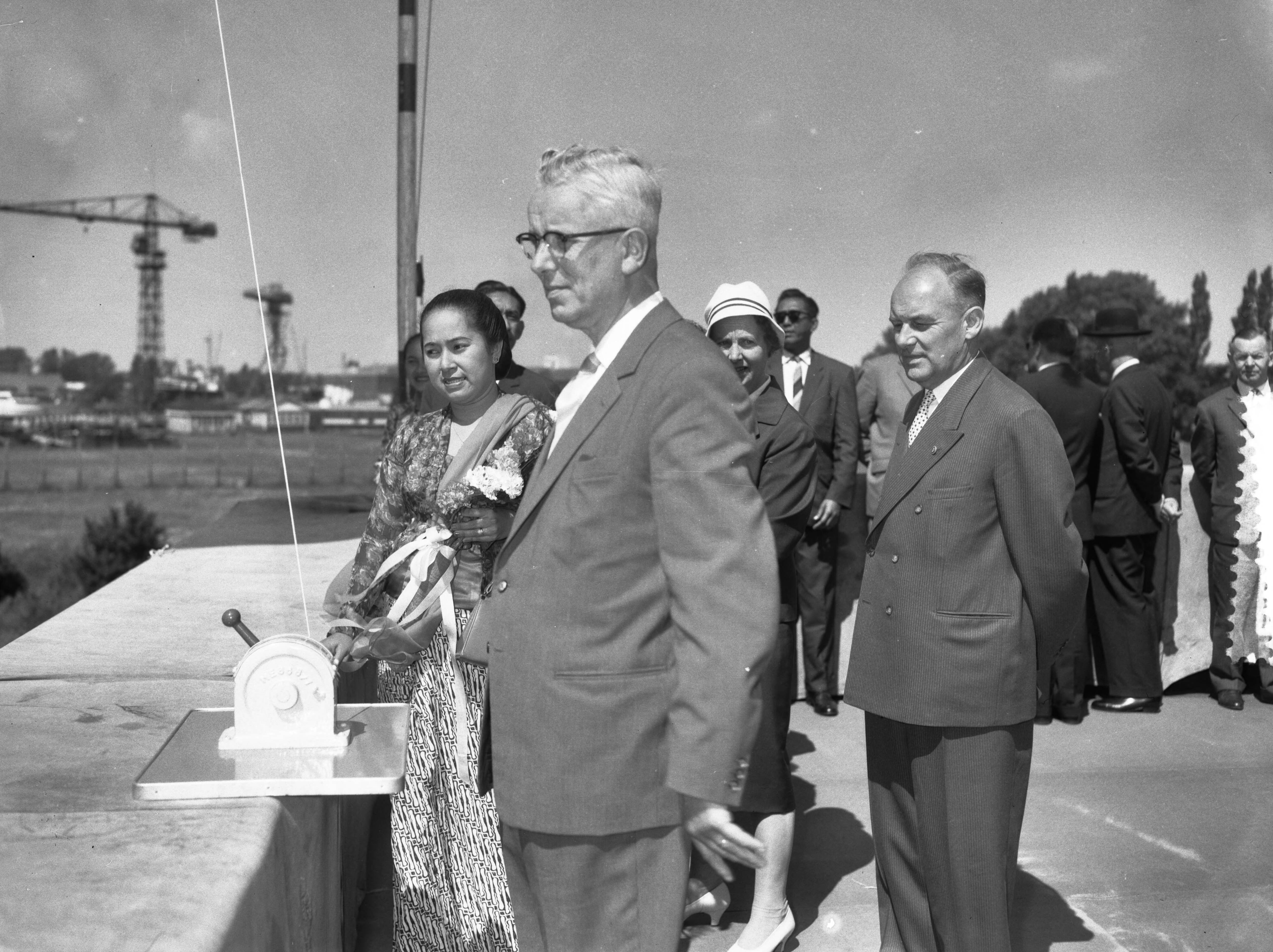 Fotocollectie Anefo — Tewaterlating "Sanggabuana" bij de N.V. Zaanlandsche Scheepsbouwmaatschappij te Zaandam — Foto: Bilsen, Joop van / Anefo. Licentie: Set B: Rechtenvrij / Publiek Domein. Bron: Nationaal Archief. http://hdl.handle.net/10648/a9b461c4-d0b4-102d-bcf8-003048976d84
