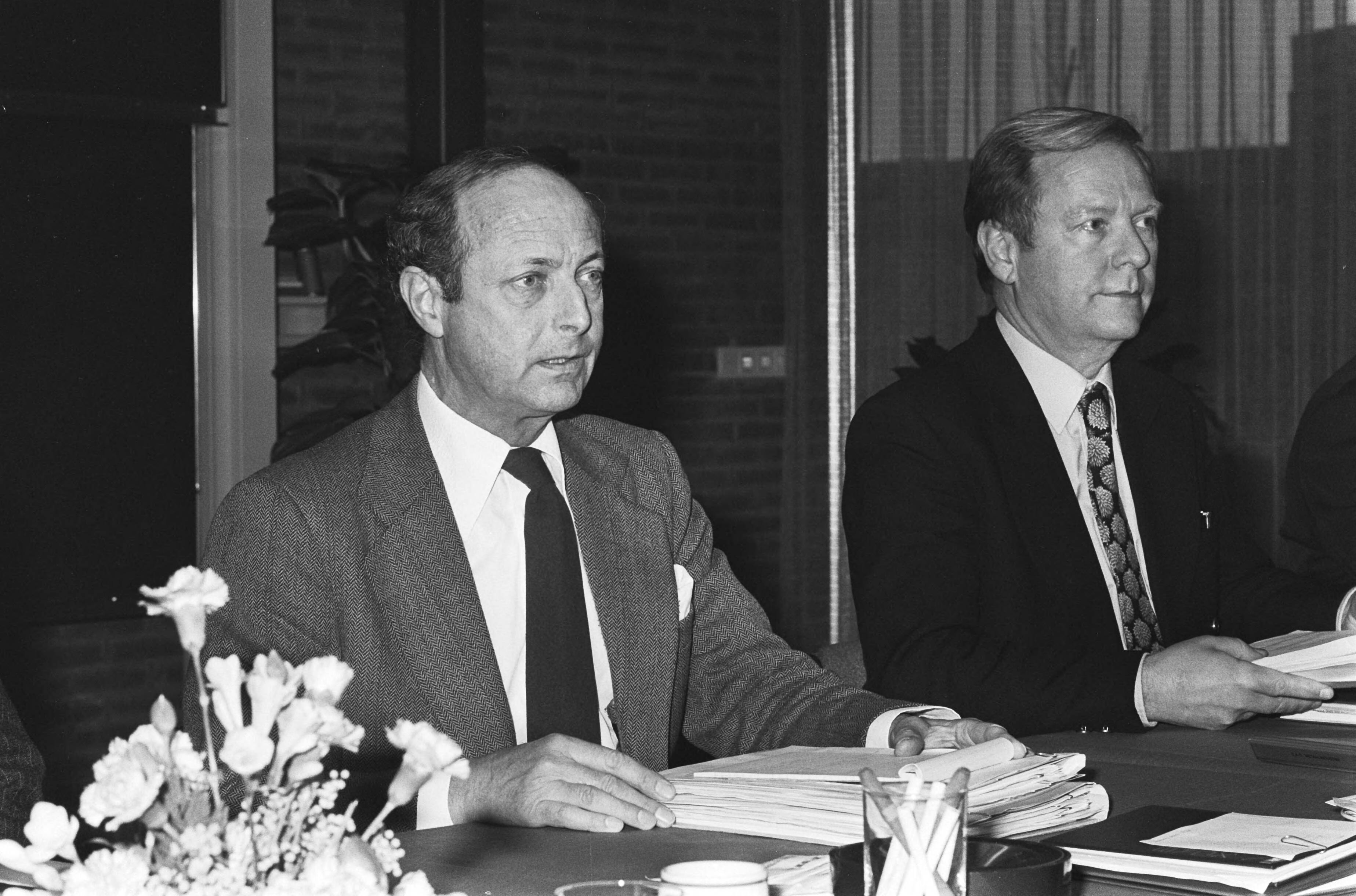 Overleg over de metaal CAO in Zoetermeer — Werkgevers vertegenwoordigers links C. Cohen Tervaer (algemeen secretaris FME), rechts M.M. Bakker — Foto: Croes, Rob C. / Anefo. Licentie: Set B: Rechtenvrij / Publiek Domein. Bron: Nationaal Archief. http://hdl.handle.net/10648/acc600ac-d0b4-102d-bcf8-003048976d84