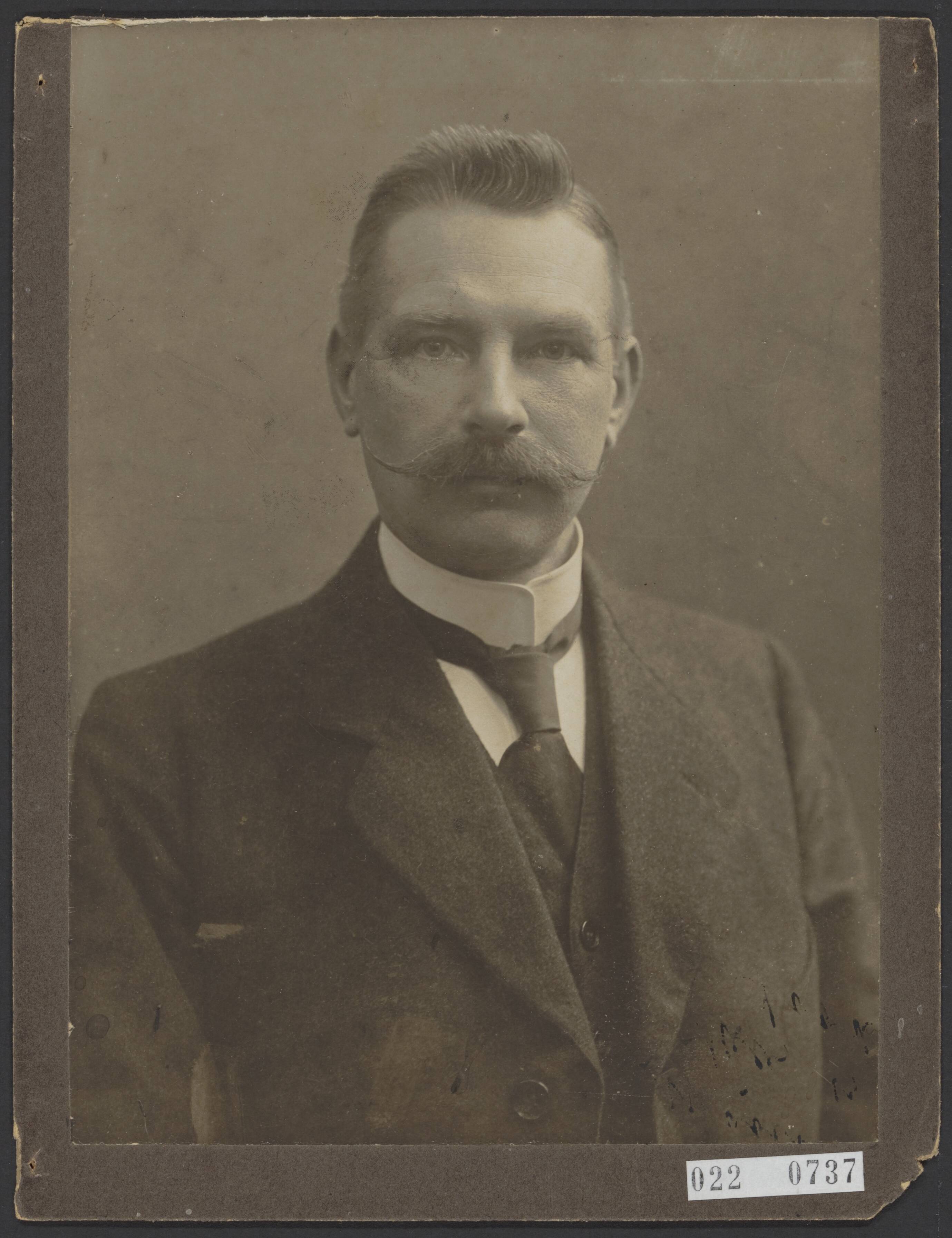 Fotocollectie Elsevier Binnenland — A. de Klerk, gemeentesecretaris van Veenendaal — Foto: Onbekend / Publiek Domein of Rechtenvrij. Licentie: Set B: Rechtenvrij / Publiek Domein. Bron: Nationaal Archief. http://hdl.handle.net/10648/add300bc-d0b4-102d-bcf8-003048976d84