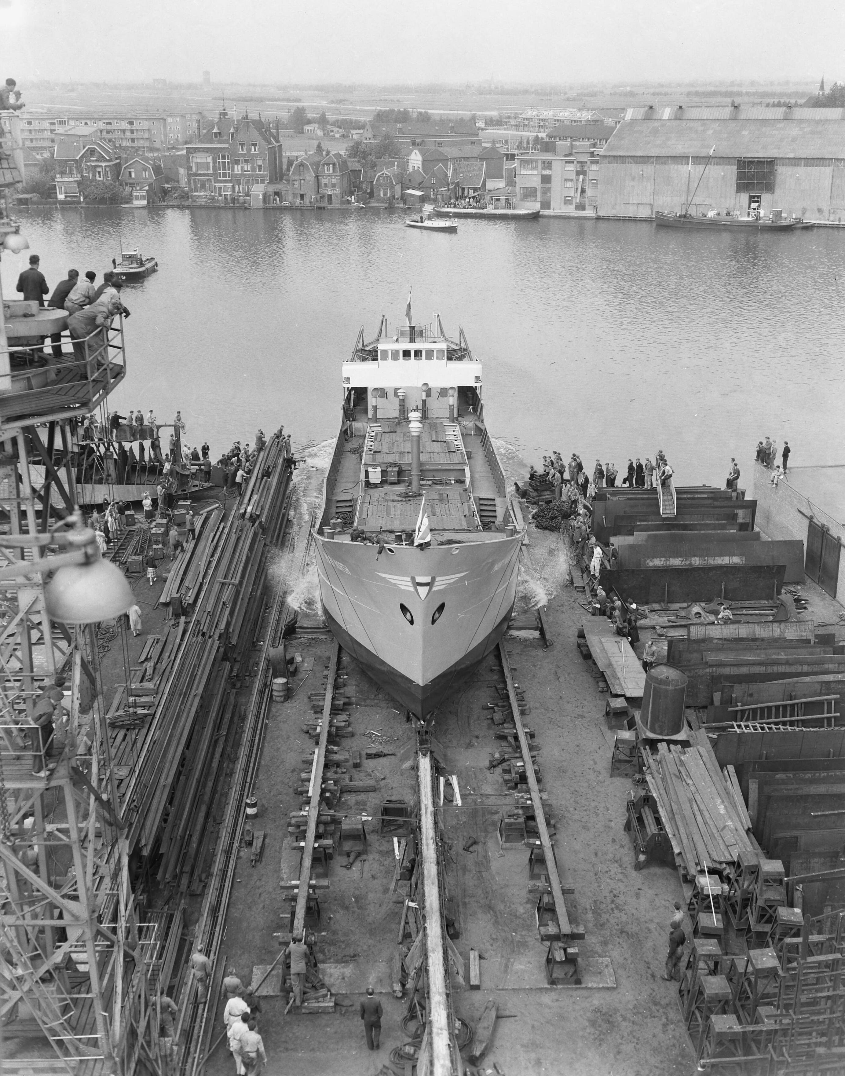 Fotocollectie Anefo — Tewaterlating "Mary North" bij NV Zaanlandse scheepsbouw maatschappij te Zaandam — Foto: Rossem, Wim van / Anefo. Licentie: Set B: Rechtenvrij / Publiek Domein. Bron: Nationaal Archief. http://hdl.handle.net/10648/a949989e-d0b4-102d-bcf8-003048976d84