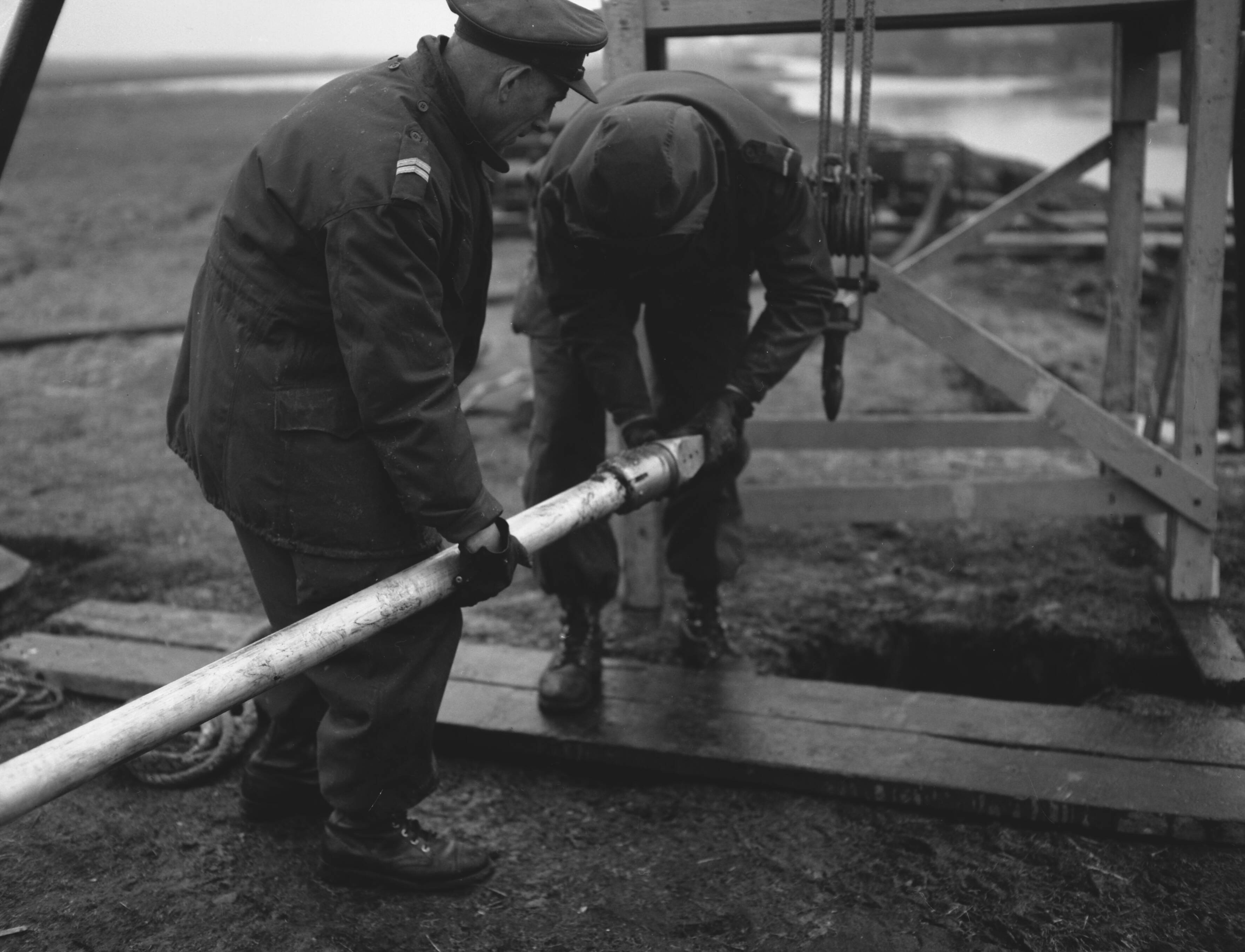 Fotocollectie Anefo — Weer onderzoek naar "het ding" in Wormer door de Explosieven Opruimingsdienst — Foto: Rossem, Wim van / Anefo. Licentie: Set B: Rechtenvrij / Publiek Domein. Bron: Nationaal Archief. http://hdl.handle.net/10648/a9a3864c-d0b4-102d-bcf8-003048976d84