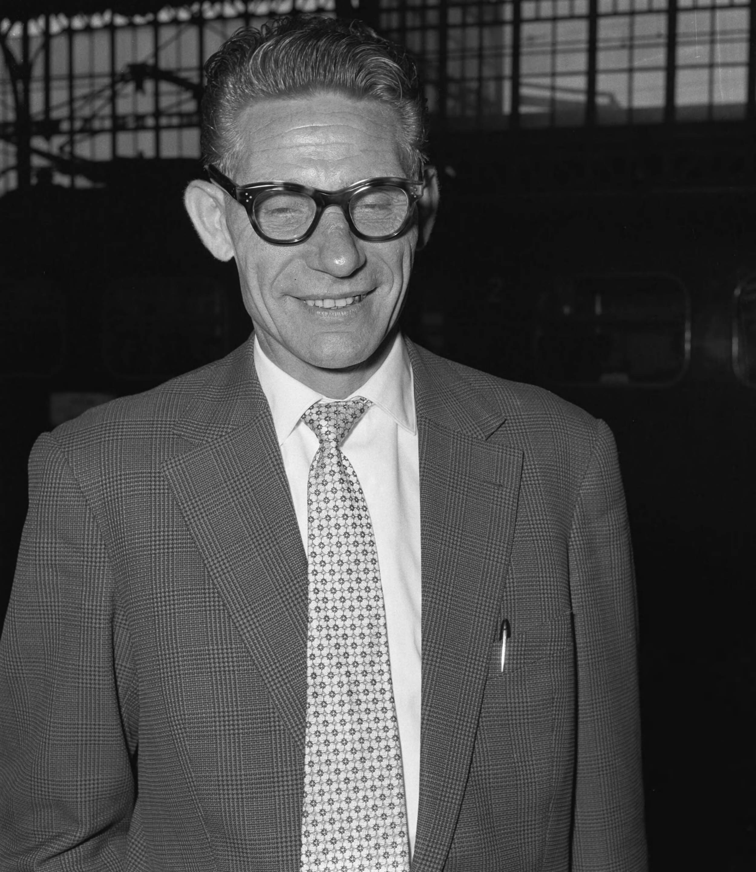 Fotocollectie Anefo — Vertrek wielrenners voor Ronde van Europa vanaf Utrecht CS. Klaas Buckly (ploegleider) — Foto: Behrens, Herbert F. / Anefo. Licentie: Set B: Rechtenvrij / Publiek Domein. Bron: Nationaal Archief. http://hdl.handle.net/10648/a94cb8ee-d0b4-102d-bcf8-003048976d84