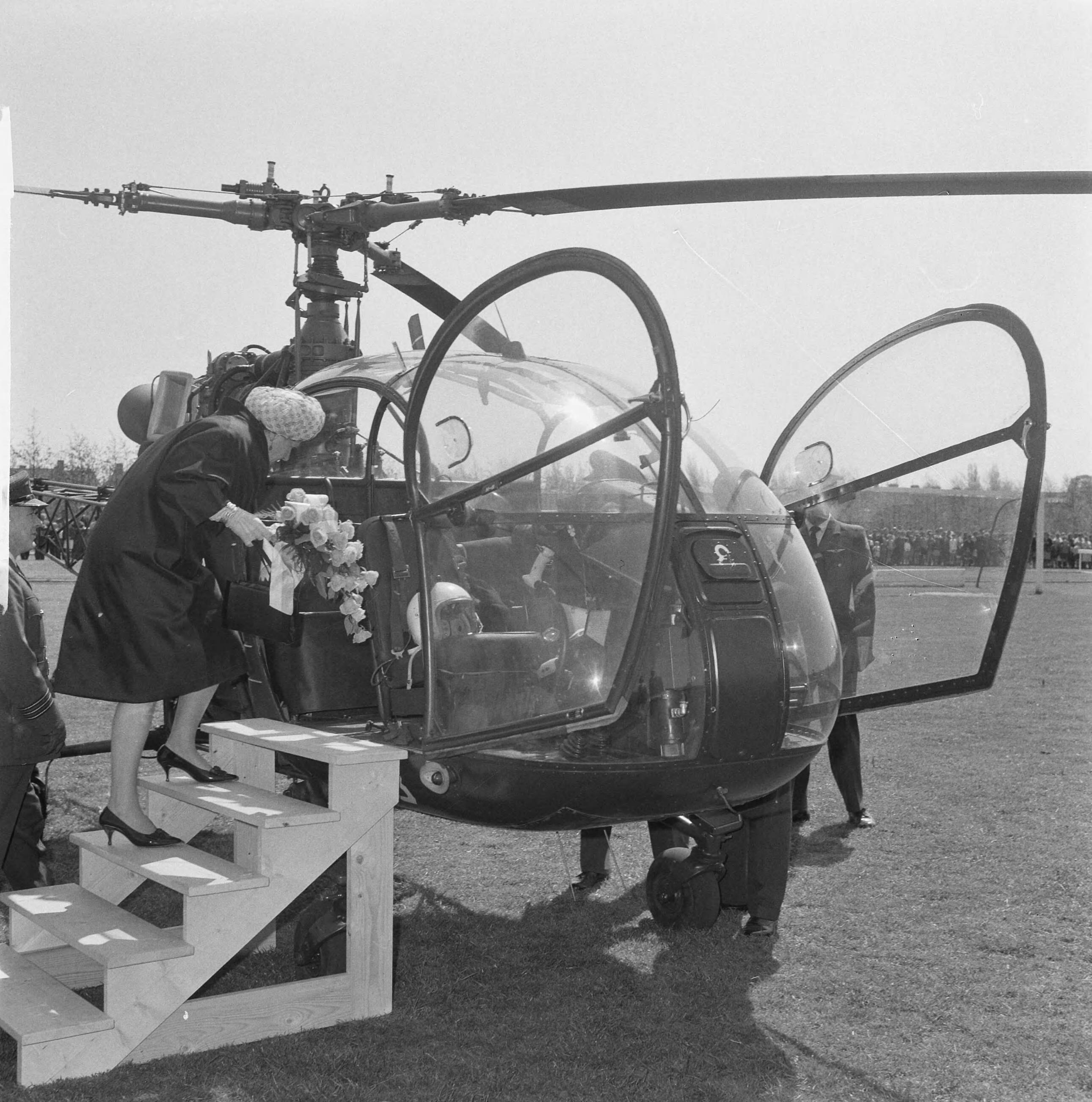 Koninklijk bezoek aan Zeeland (1962) — Koninklijke bezoek aan Middelburg — Foto: Nijs, Jac. de / Anefo. Licentie: Set B: Rechtenvrij / Publiek Domein. Bron: Nationaal Archief. http://hdl.handle.net/10648/aa074830-d0b4-102d-bcf8-003048976d84