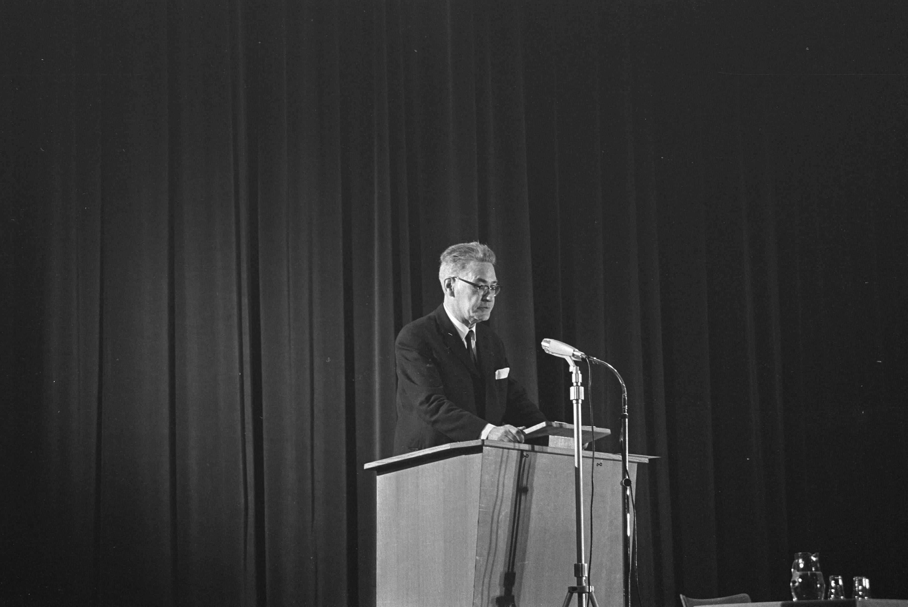 Fotocollectie Anefo — Michael legioen (groep Conservatieve RK) hield bijeenkom in Tivoli te Utrecht — Foto: Nijs, Jac. de / Anefo. Licentie: Set B: Rechtenvrij / Publiek Domein. Bron: Nationaal Archief. http://hdl.handle.net/10648/ab360ebc-d0b4-102d-bcf8-003048976d84