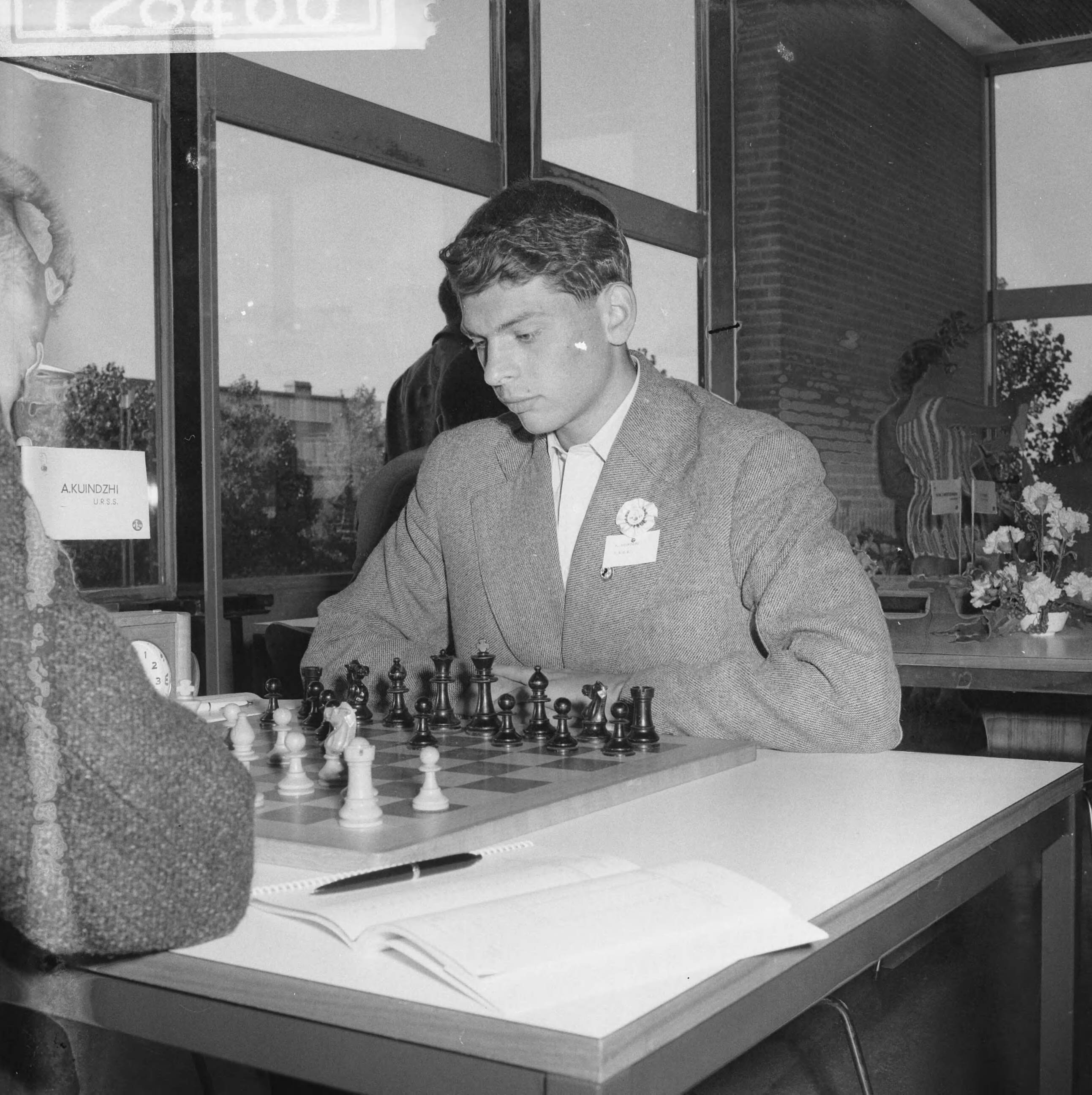 Fotocollectie Anefo — Jeugdwereldkampioenschap schaken te Den Haag. Alexander Kuindzhi (Sovjet-Unie) — Foto: Lindeboom, Henk / Anefo. Licentie: Set B: Rechtenvrij / Publiek Domein. Bron: Nationaal Archief. http://hdl.handle.net/10648/a9dfd020-d0b4-102d-bcf8-003048976d84