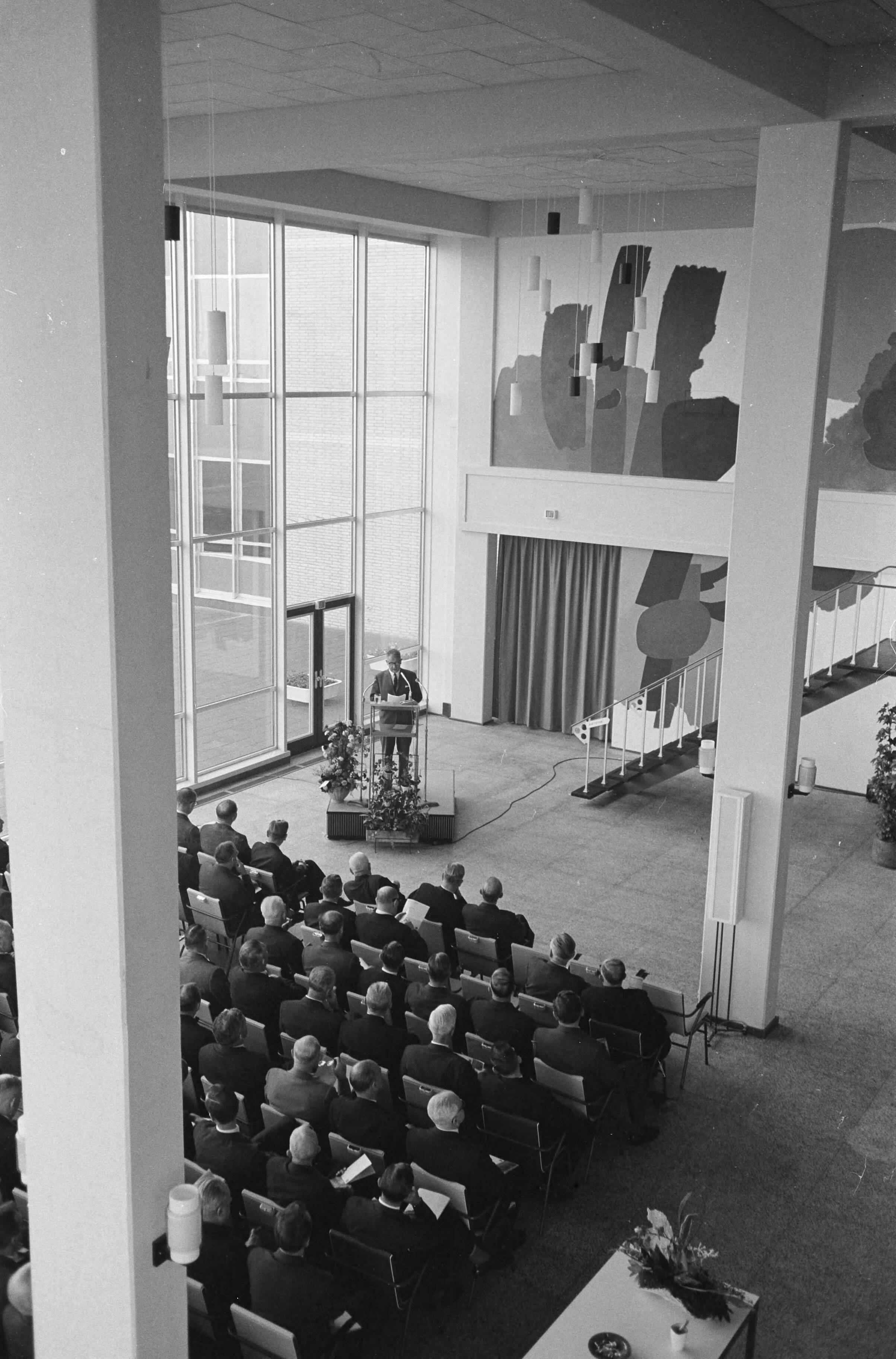 Fotocollectie Anefo — Opening Laboratorium van Shell Research te Rijswijk. Openingswoord door ir. H.W. Slotboom, lid van de raad van beheer van de Shell Internationale Research Maatschappij — Foto: Pot, Harry / Anefo. Licentie: Set B: Rechtenvrij / Publiek Domein. Bron: Nationaal Archief. http://hdl.handle.net/10648/a9ee0546-d0b4-102d-bcf8-003048976d84