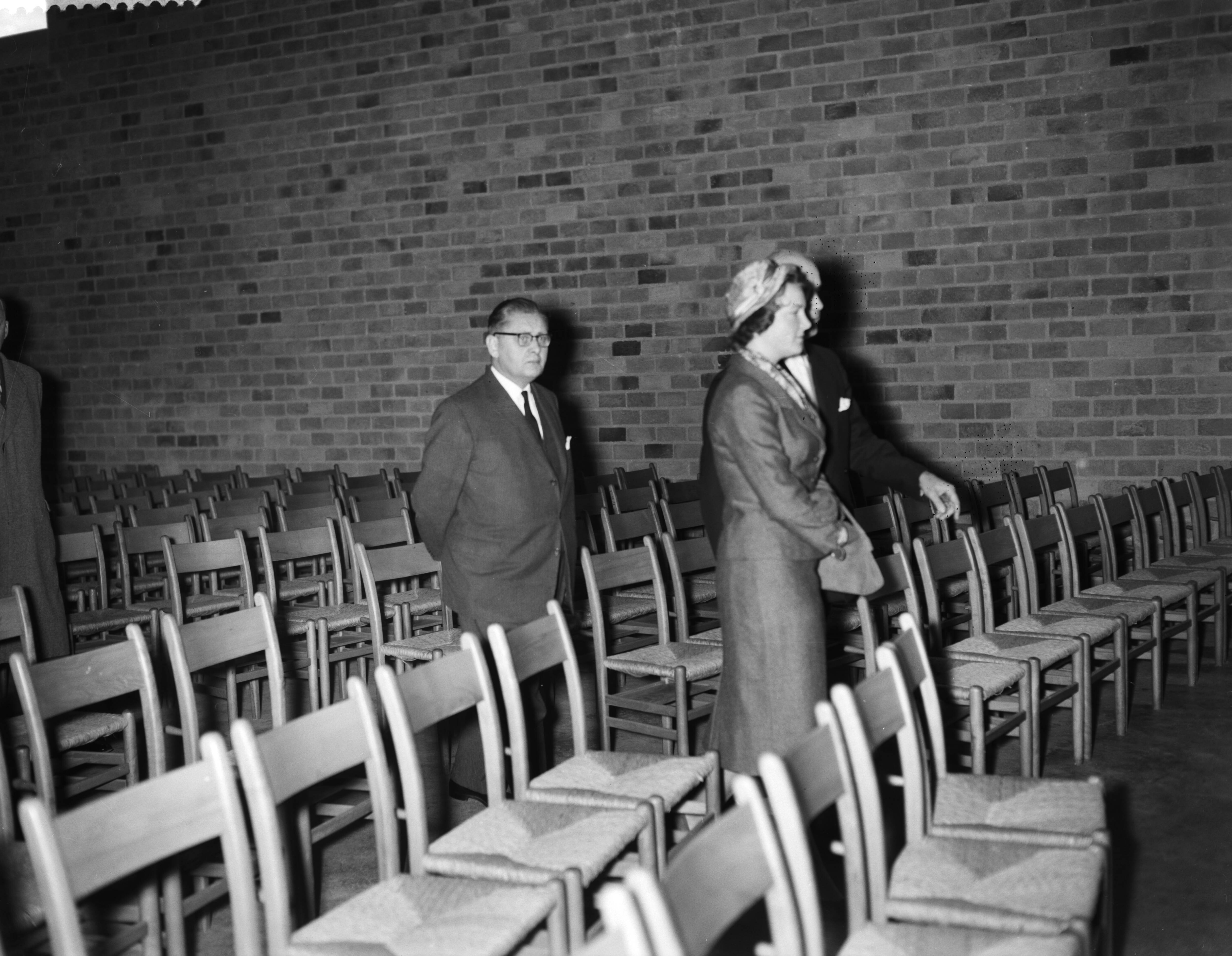 Fotocollectie Anefo — Prinses Irene bezoekt Marcuskerk in Utrecht, rondgang door de kerk — Foto: Bilsen, Joop van / Anefo. Licentie: Set B: Rechtenvrij / Publiek Domein. Bron: Nationaal Archief. http://hdl.handle.net/10648/a9a1bd9e-d0b4-102d-bcf8-003048976d84