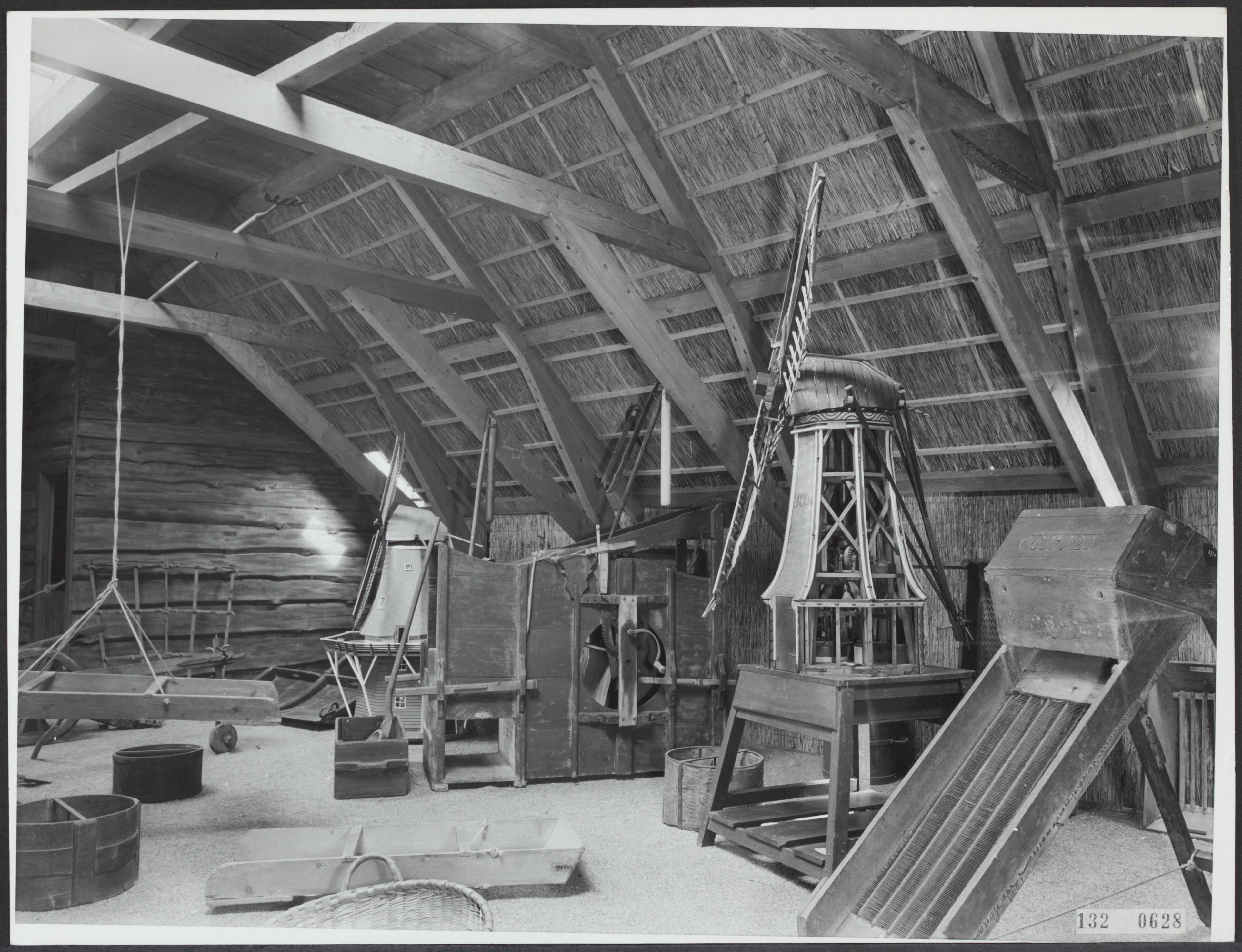 Fotocollectie Rijksvoorlichtingsdienst Eigen — Landbouwmuseum Stania State te Oenkerk — Foto: Rijksvoorlichtingsdienst (RVD). Licentie: Set B: Rechtenvrij / Publiek Domein. Bron: Nationaal Archief. http://hdl.handle.net/10648/af54650c-d0b4-102d-bcf8-003048976d84