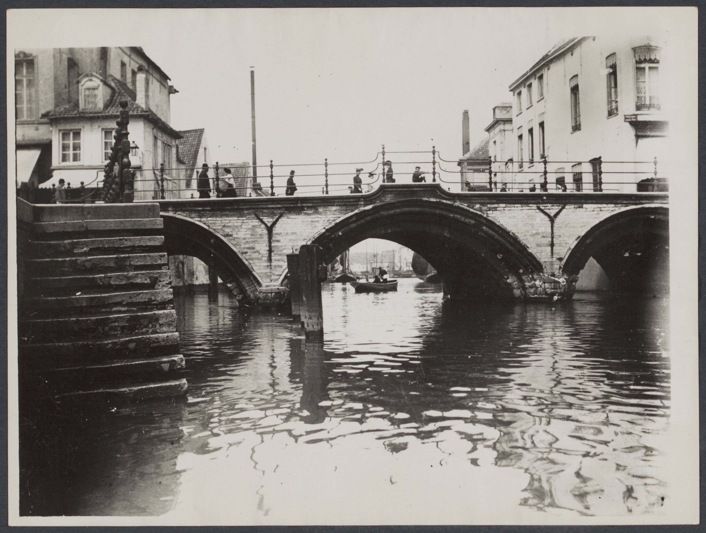 Mechelen — Mechelen. De Grootbrug over de Dijle — Foto: Onbekend / Publiek Domein of Rechtenvrij. Licentie: Set B: Rechtenvrij / Publiek Domein. Bron: Nationaal Archief. http://hdl.handle.net/10648/9fe6908d-c469-41e1-4480-15a47bef36f0
