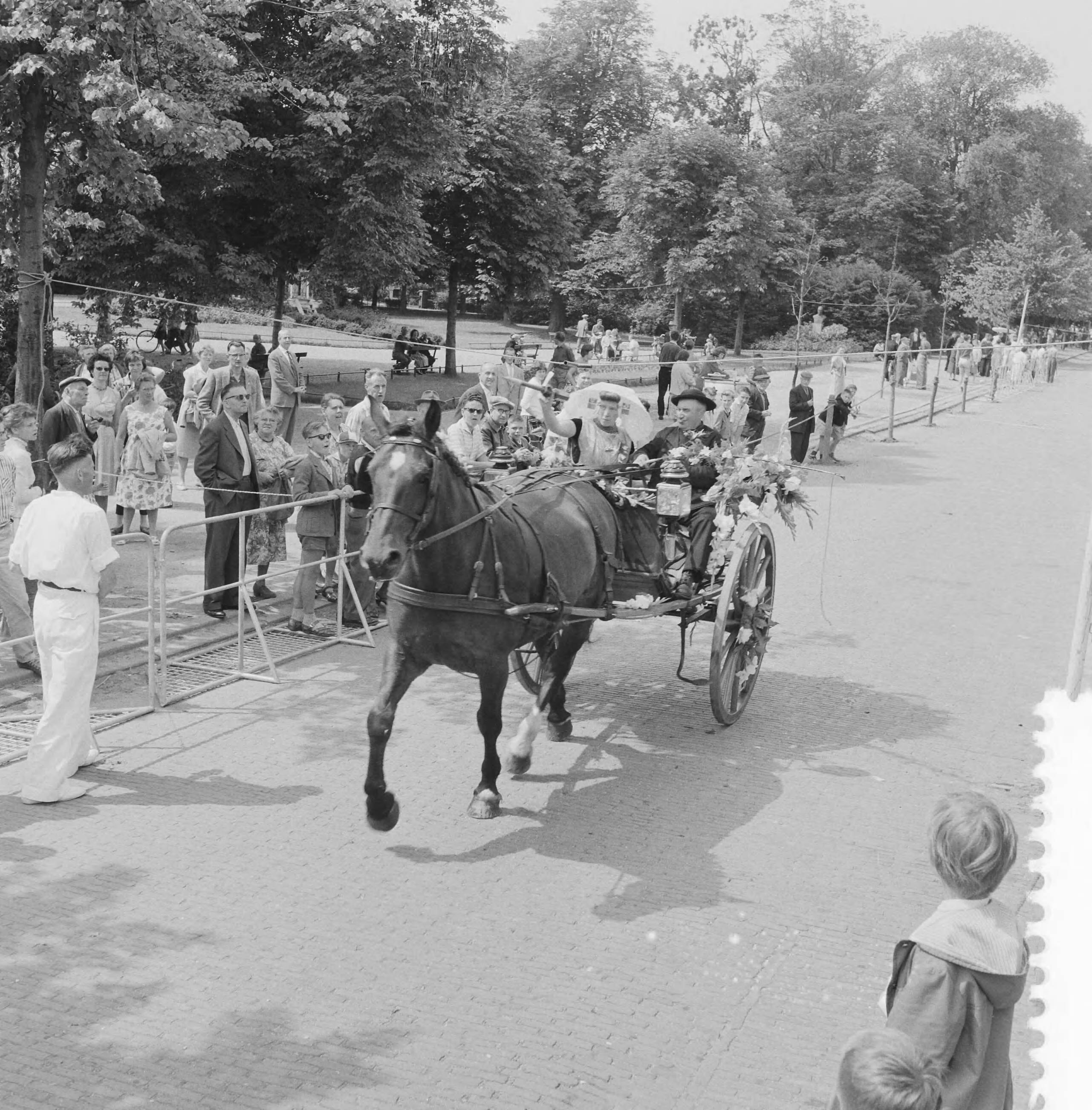 Fotocollectie Anefo — Ringsteken in Middelburg — Foto: Behrens, Herbert F. / Anefo. Licentie: Set B: Rechtenvrij / Publiek Domein. Bron: Nationaal Archief. http://hdl.handle.net/10648/a9b55eb2-d0b4-102d-bcf8-003048976d84