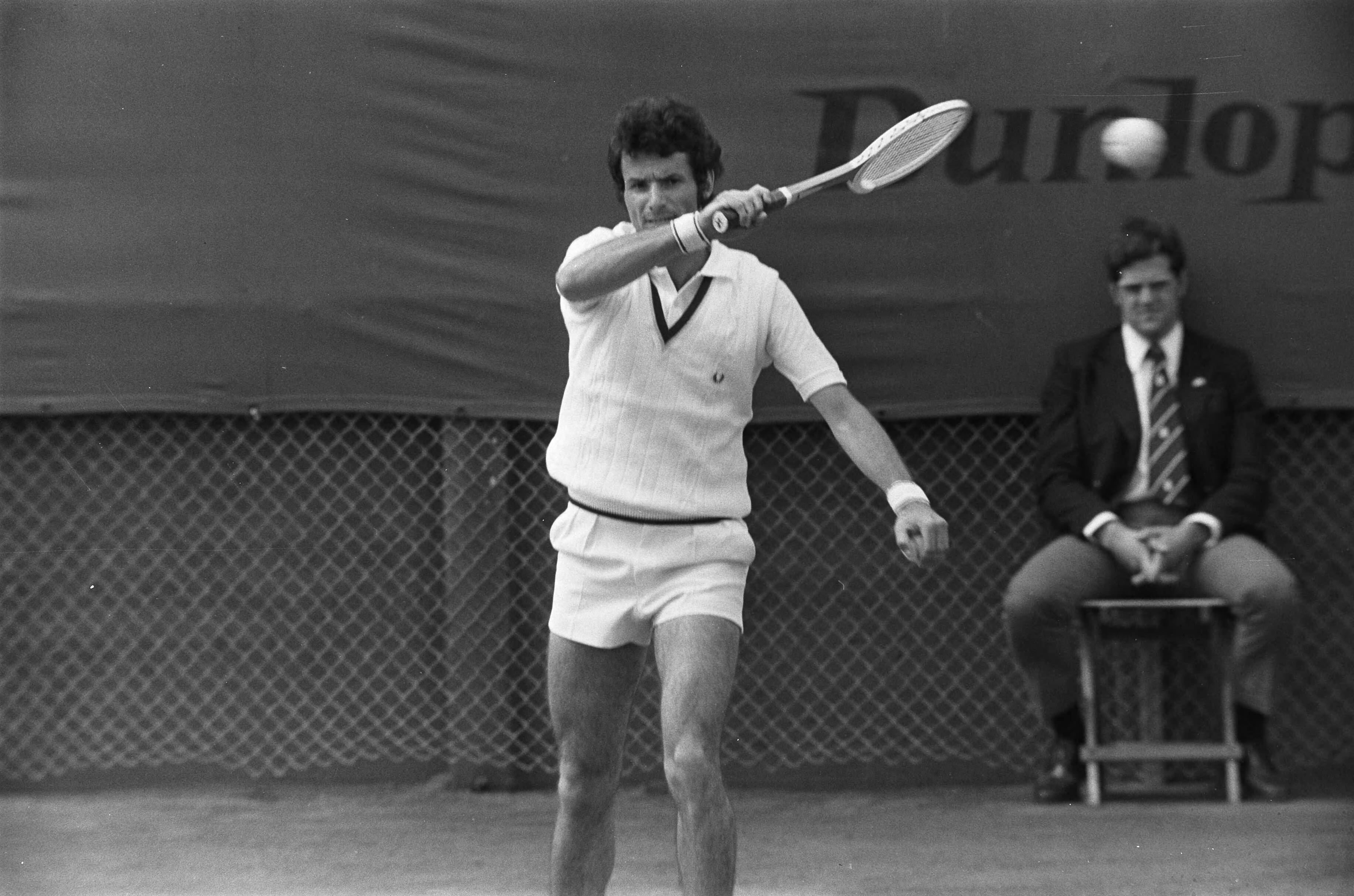 Fotocollectie Anefo — Tennis Davis-Cup Nederland tegen Roemenie te Den Haag , Ovics in aktie — Foto: Verhoeff, Bert / Anefo. Licentie: Set B: Rechtenvrij / Publiek Domein. Bron: Nationaal Archief. http://hdl.handle.net/10648/ac2cb32a-d0b4-102d-bcf8-003048976d84