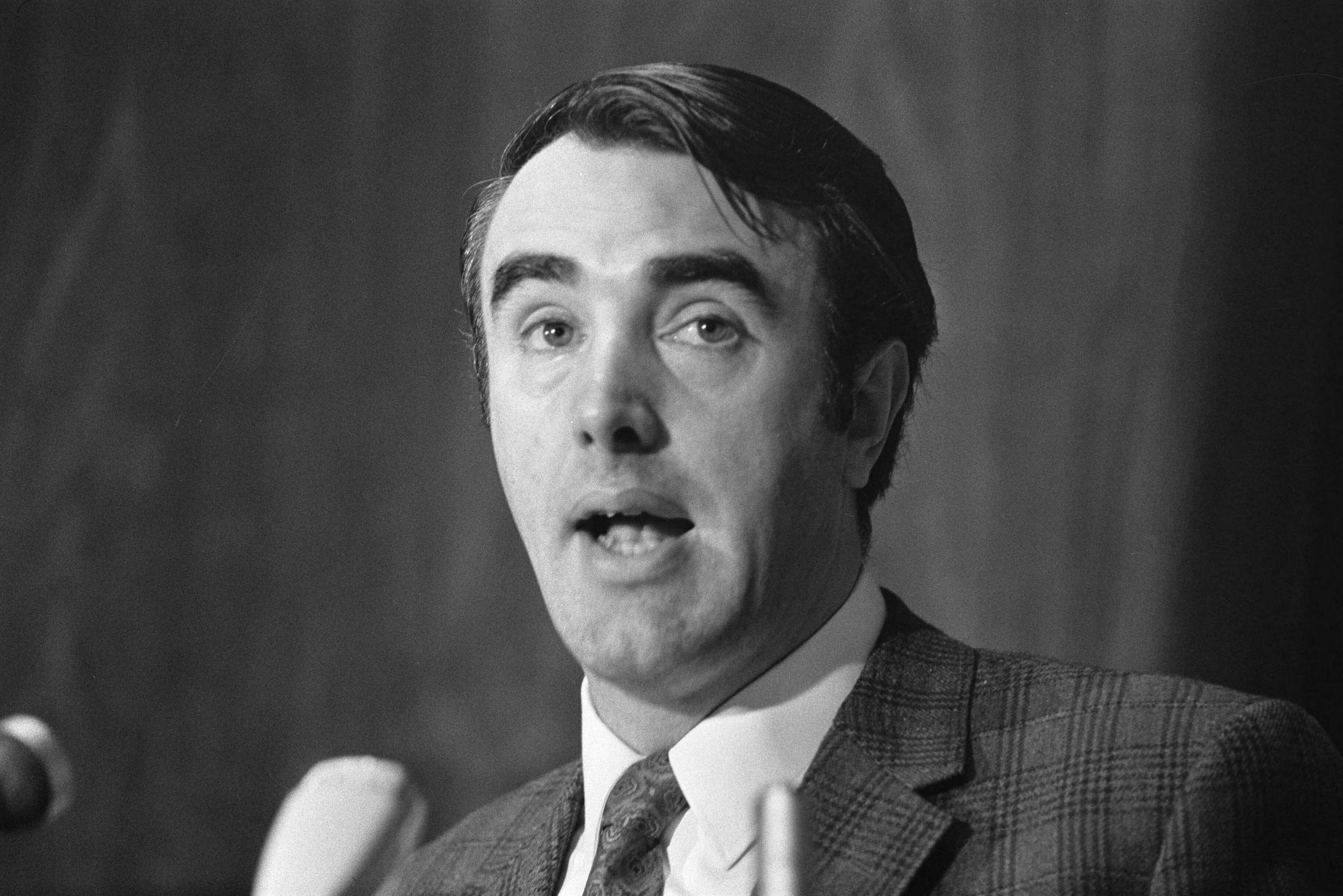 Fotocollectie Anefo — Vergadering van Partij Convent van Anti-Revolutionaire Partij te Utrecht. Hans de Boer (voorzitter AR JOS) — Foto: Evers, Joost / Anefo. Licentie: Set B: Rechtenvrij / Publiek Domein. Bron: Nationaal Archief. http://hdl.handle.net/10648/ab80b7f0-d0b4-102d-bcf8-003048976d84