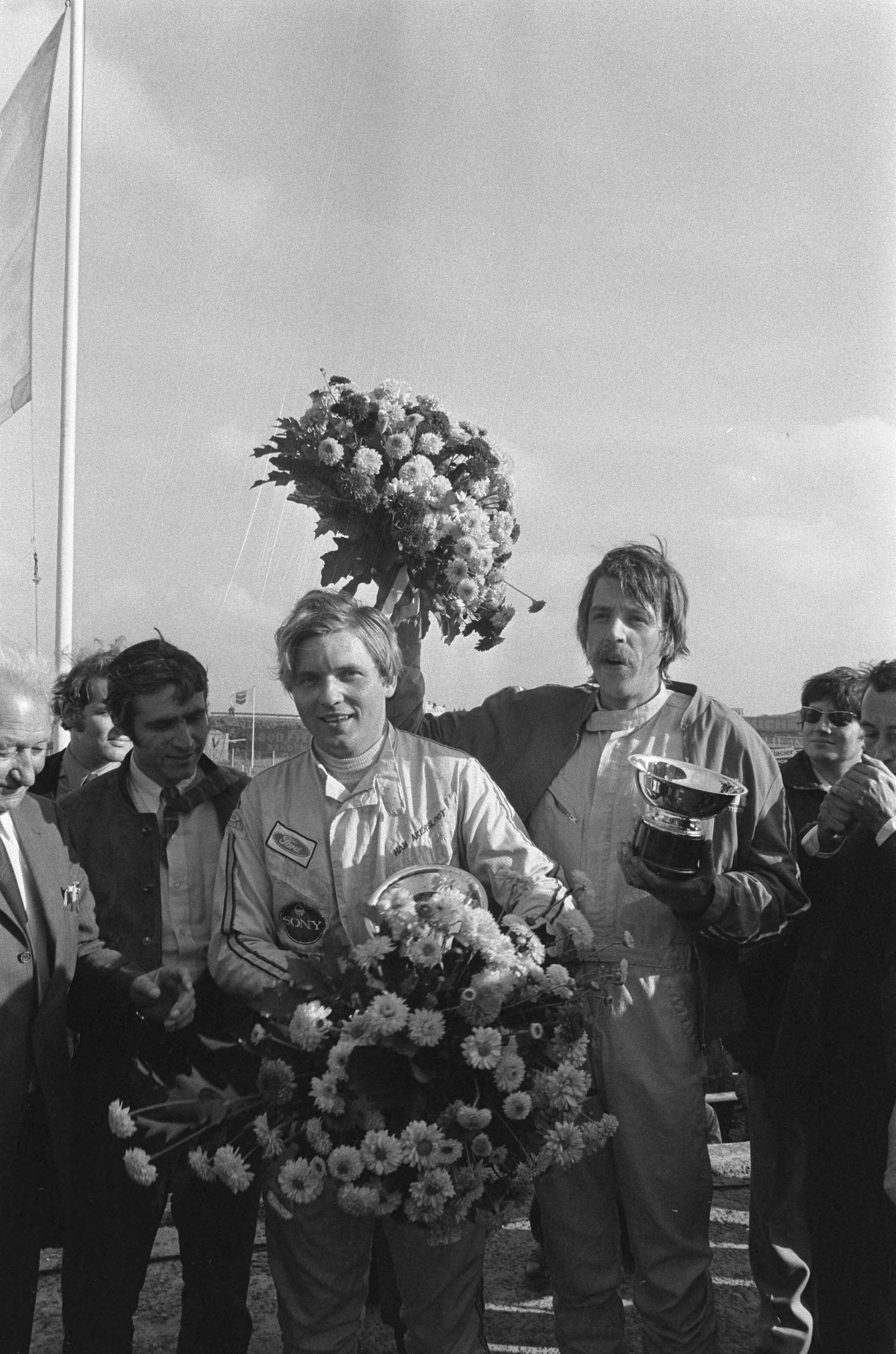 Fotocollectie Anefo — Autoraces Zandvoort — Foto: Mieremet, Rob / Anefo. Licentie: Set B: Rechtenvrij / Publiek Domein. Bron: Nationaal Archief. http://hdl.handle.net/10648/abd2bf46-d0b4-102d-bcf8-003048976d84