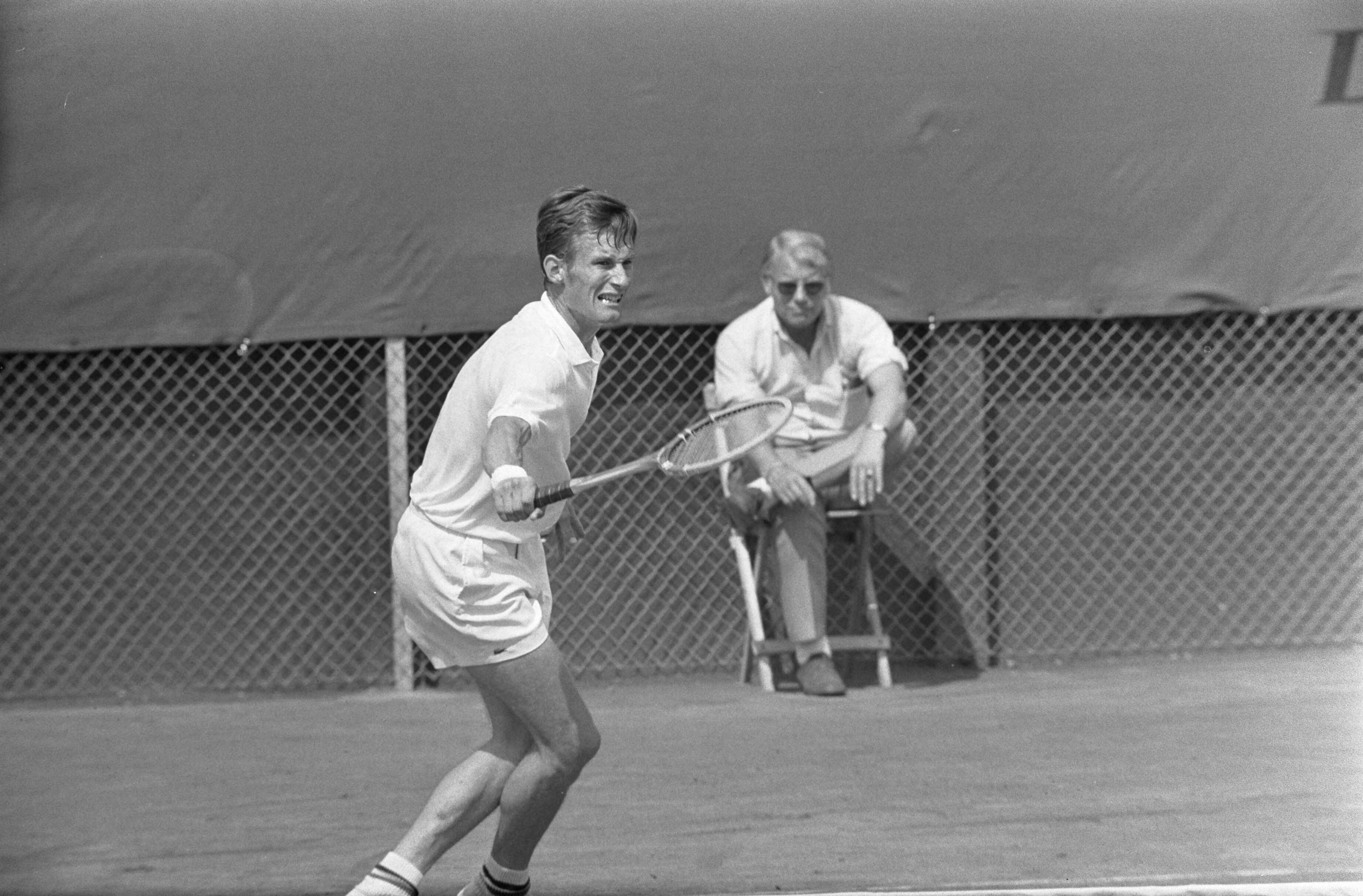 Fotocollectie Anefo — Nationale tenniskampioenschappen te Scheveningen: Coebergh aktie — Foto: Koch, Eric / Anefo. Licentie: Set B: Rechtenvrij / Publiek Domein. Bron: Nationaal Archief. http://hdl.handle.net/10648/ab762fc4-d0b4-102d-bcf8-003048976d84