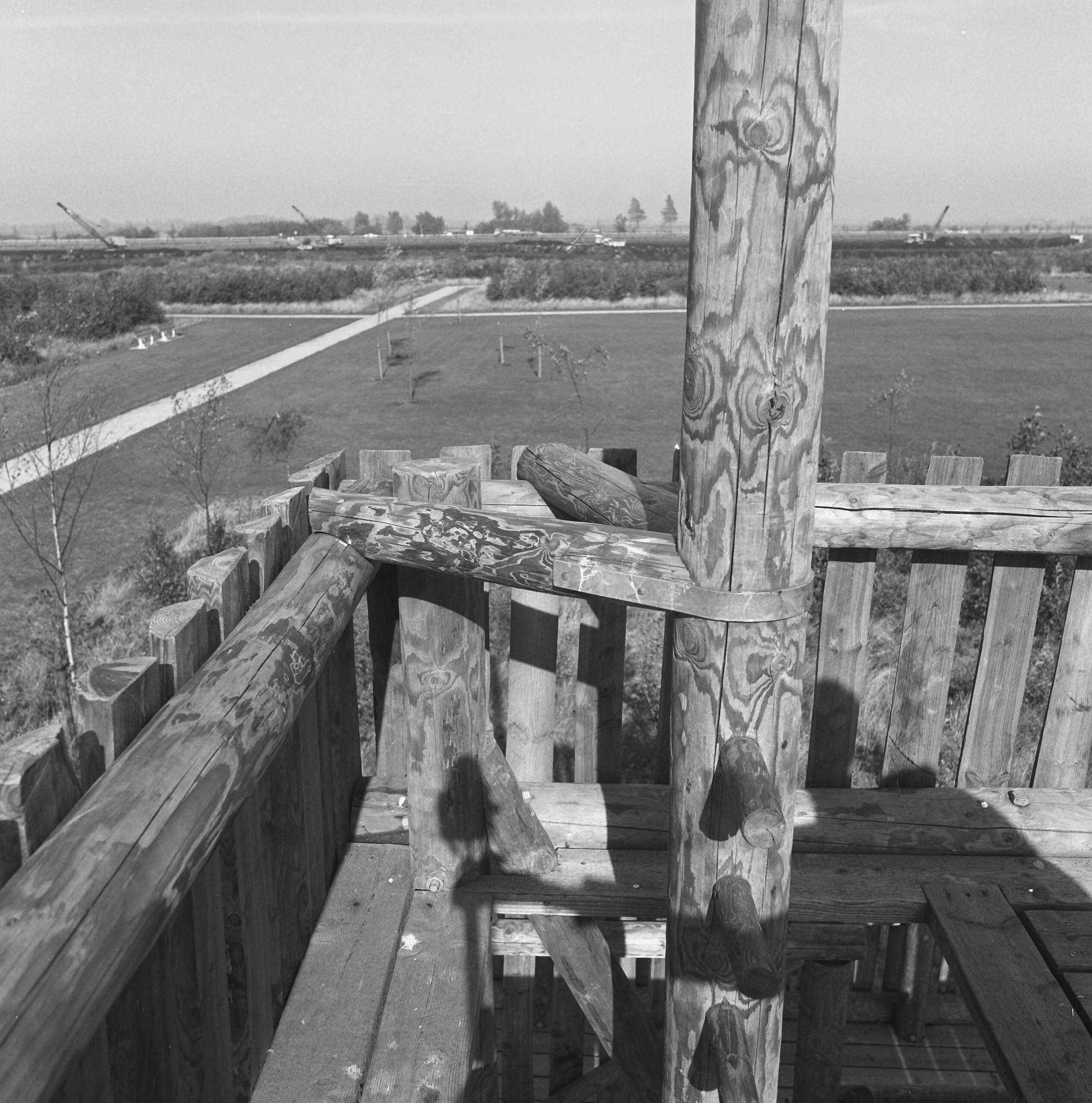 Fotocollectie Nederlandse Heidemaatschappij — Speeltuinen in woonwijken [Zoetermeer?] — Foto: Fotograaf Onbekend / Heidemij. Licentie: Set B: Rechtenvrij / Publiek Domein. Bron: Nationaal Archief. http://hdl.handle.net/10648/ae8360ce-d0b4-102d-bcf8-003048976d84