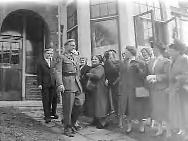 Fotocollectie Anefo — Vrijspraak voor Majoor K. in Den Haag — Foto: Bilsen, Joop van / Anefo. Licentie: Set B: Rechtenvrij / Publiek Domein. Bron: Nationaal Archief. http://hdl.handle.net/10648/a97a8a4e-d0b4-102d-bcf8-003048976d84