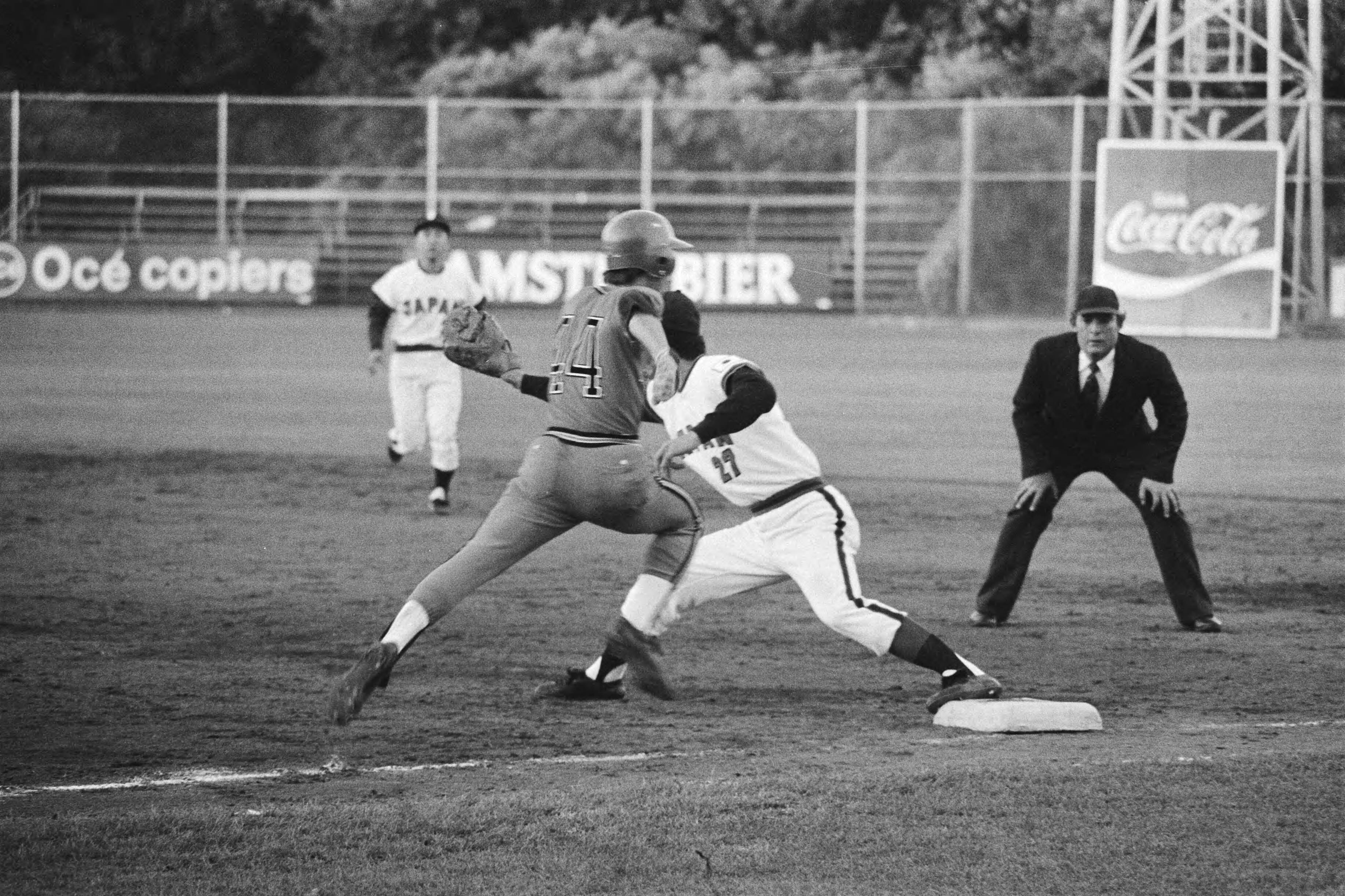 Fotocollectie Anefo — Haarlemse honkbalweek Nederland tegen Japan — Foto: Suyk, Koen / Anefo. Licentie: Set B: Rechtenvrij / Publiek Domein. Bron: Nationaal Archief. http://hdl.handle.net/10648/acba37c2-d0b4-102d-bcf8-003048976d84