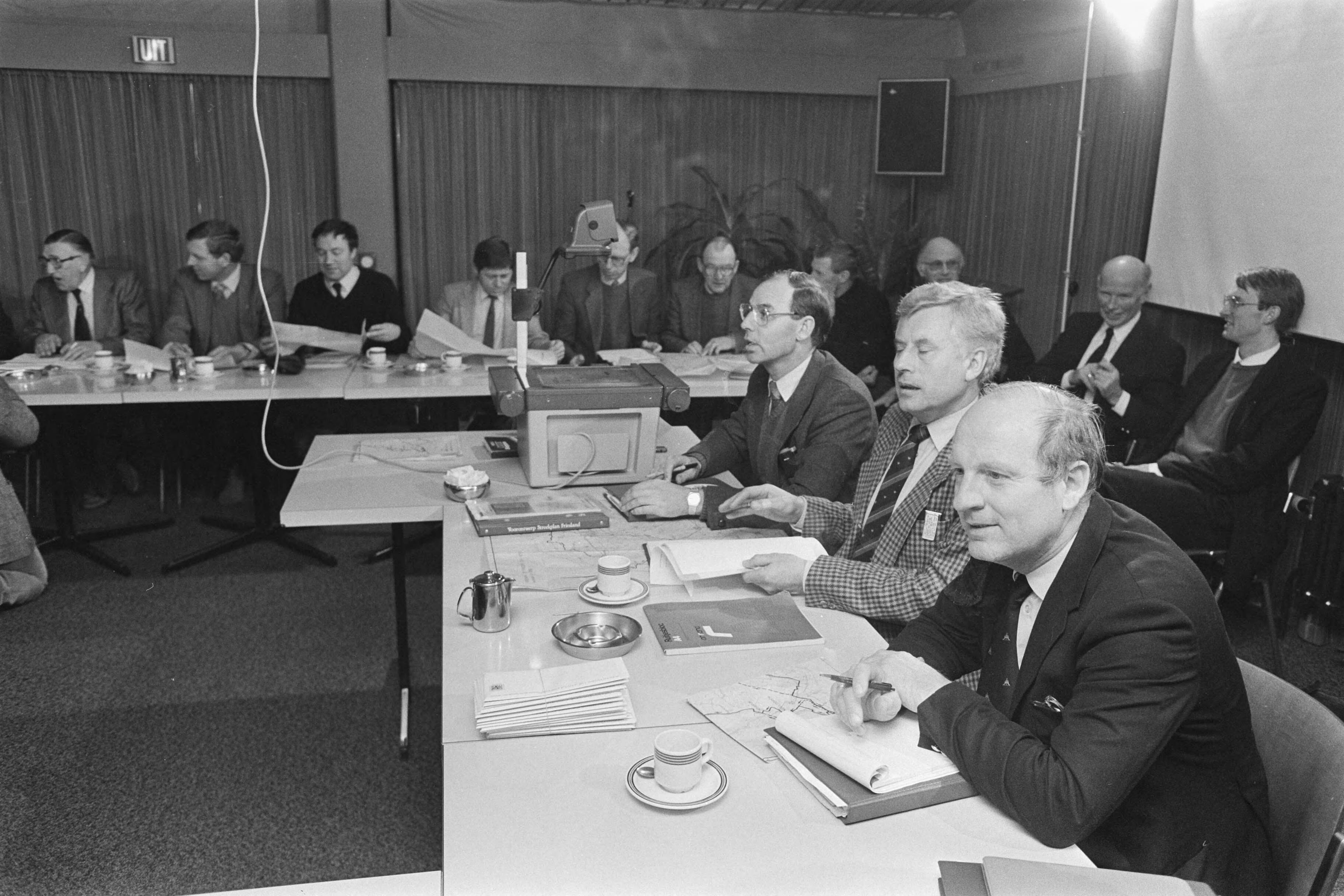 Fotocollectie Anefo — Bestuur Vereniging Friese Elfsteden en rayonhoofden bij ivm ijstoestand Elfstedentocht) in Leeuwarden; voorzitter Sipkema — Foto: Croes, Rob C. / Anefo. Licentie: Set B: Rechtenvrij / Publiek Domein. Bron: Nationaal Archief. http://hdl.handle.net/10648/ad41bc06-d0b4-102d-bcf8-003048976d84