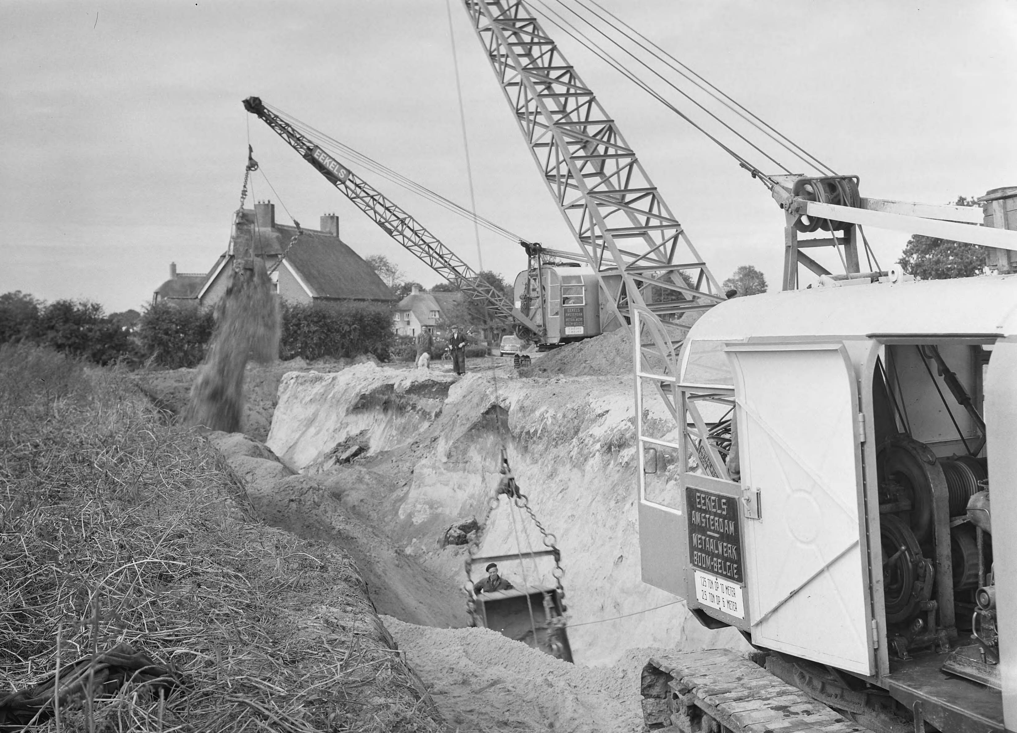 Fotocollectie Nederlandse Heidemaatschappij — Dragline werk zandput Schipborg onder Zuid-Laren — Foto: Eyssen, [...] / Heidemij. Licentie: Set B: Rechtenvrij / Publiek Domein. Bron: Nationaal Archief. http://hdl.handle.net/10648/ae5d505a-d0b4-102d-bcf8-003048976d84