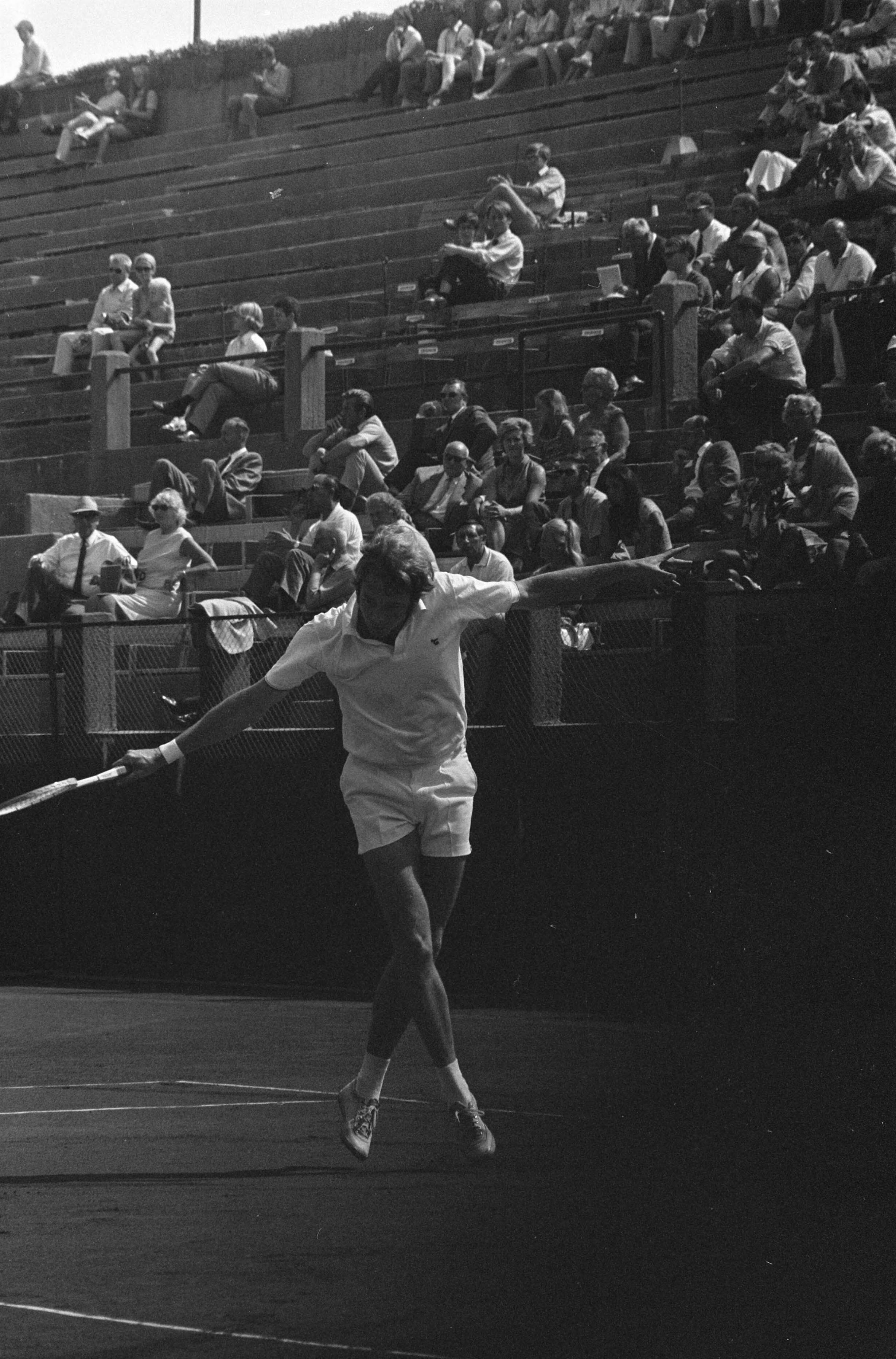Fotocollectie Anefo — Nationale tenniskampioenschappen, Scheveningen; Schneider in aktie — Foto: Mieremet, Rob / Anefo. Licentie: Set B: Rechtenvrij / Publiek Domein. Bron: Nationaal Archief. http://hdl.handle.net/10648/ab9f8b30-d0b4-102d-bcf8-003048976d84