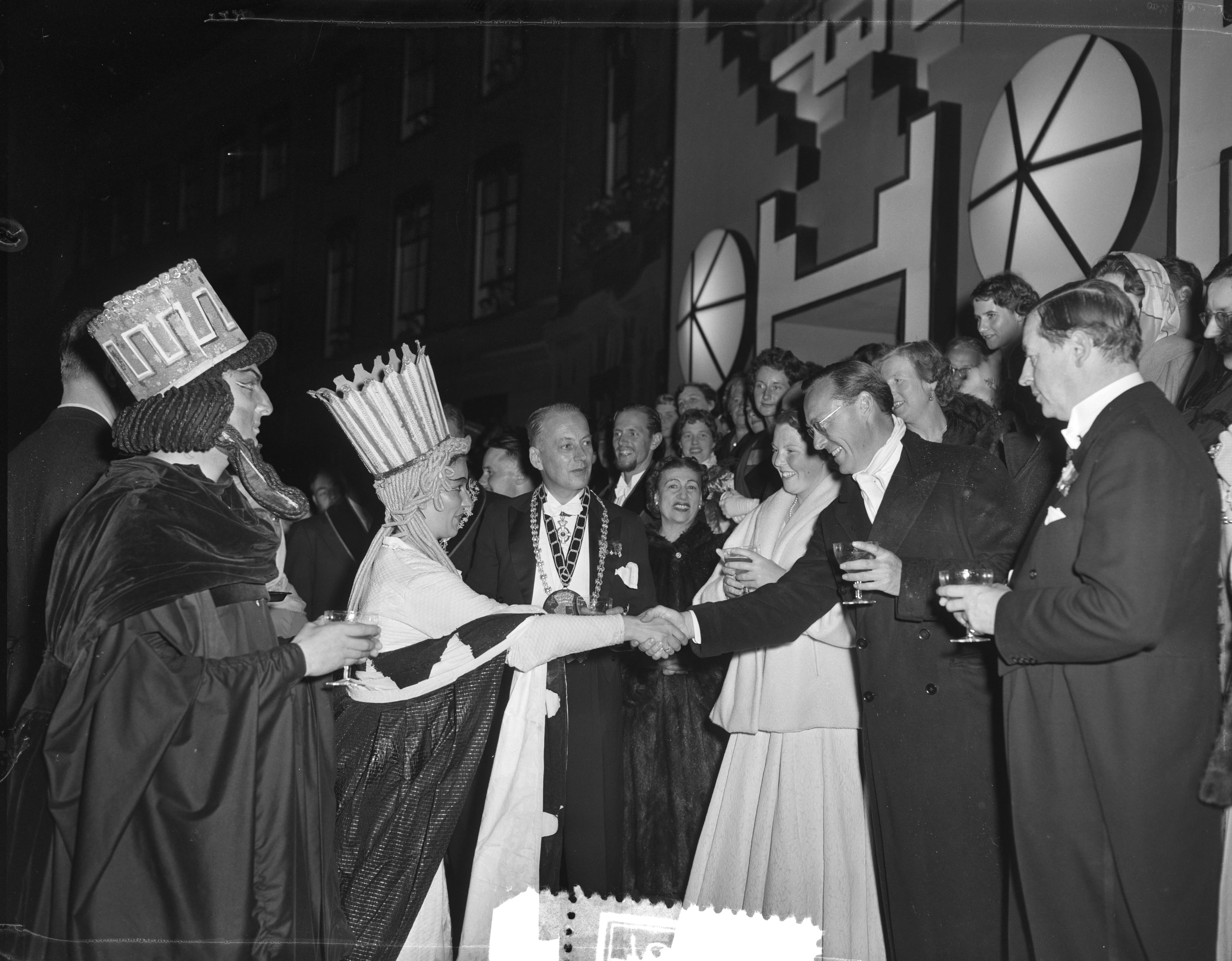 Lustrum USC Utrecht (1956) — USC-lustrumspel "Xerxes" — Foto: Bilsen, Joop van / Anefo. Licentie: Set B: Rechtenvrij / Publiek Domein. Bron: Nationaal Archief. http://hdl.handle.net/10648/a94b3dfc-d0b4-102d-bcf8-003048976d84