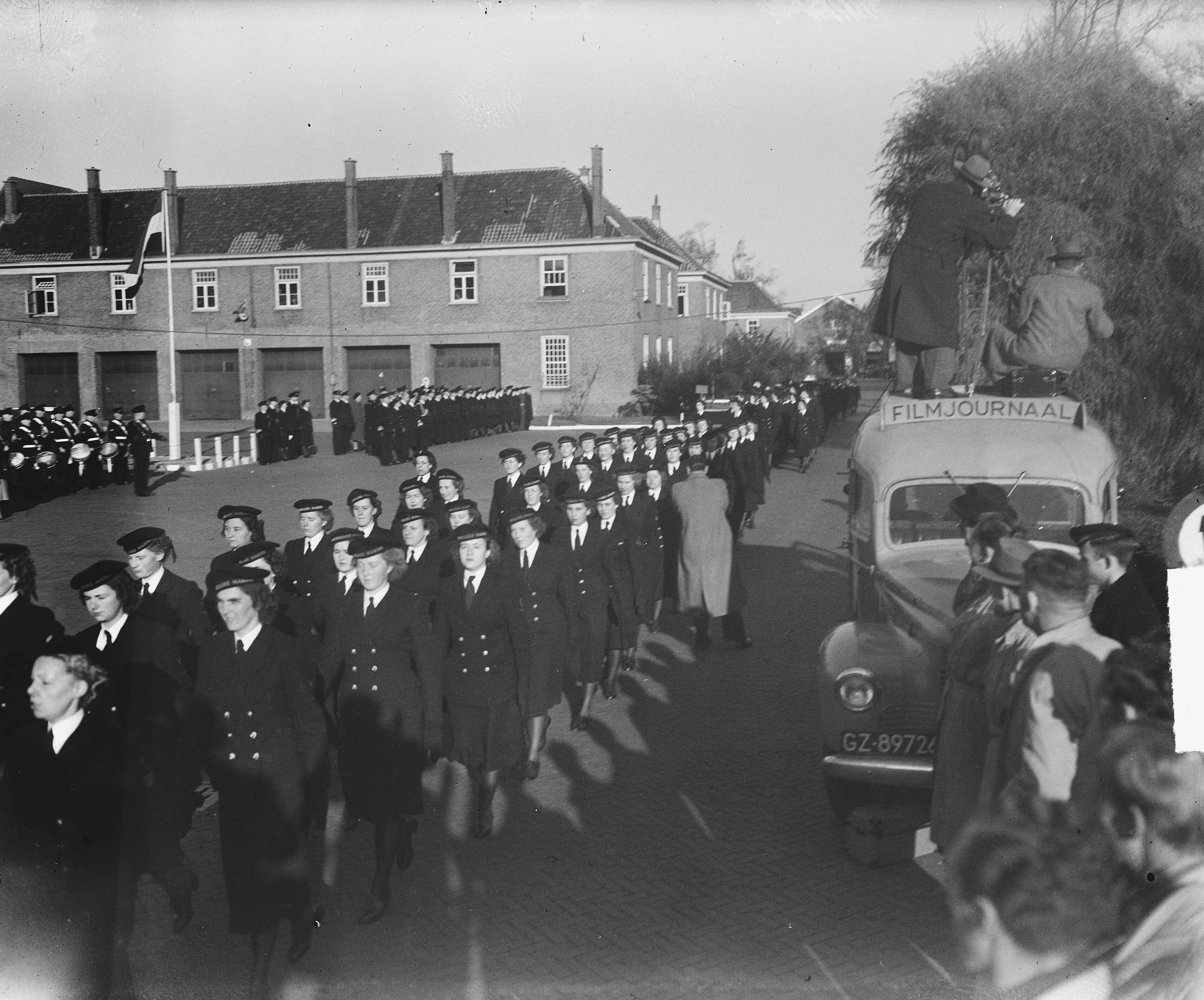 Marva 5 jaar herdenking in Den Haag — Foto: Vermorken, […] / Anefo. — Licentie: Set B: Rechtenvrij / Publiek Domein. Bron: Nationaal Archief. http://hdl.handle.net/10648/a8d07522-d0b4-102d-bcf8-003048976d84