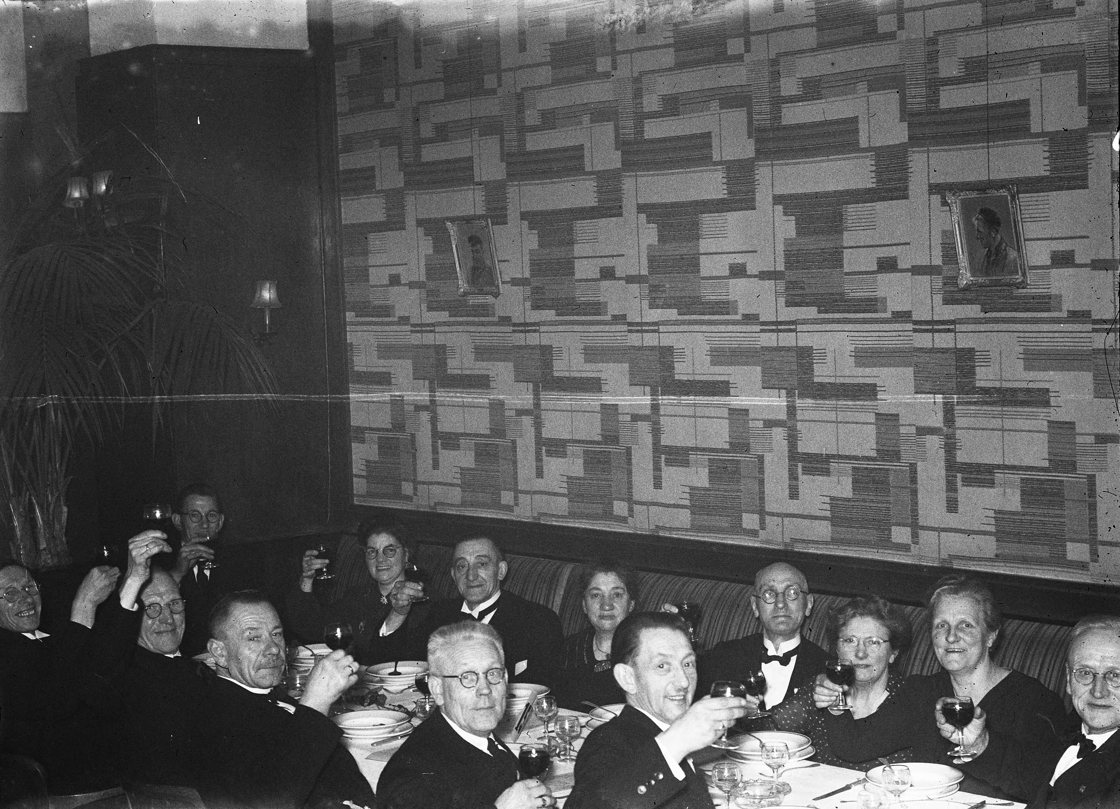 Fotocollectie Anefo — Viering 50-jarig bestaan Mannenkoor "Caecilia" uit Haarlem [feestavond en diner] — Foto: Sagers, Harry / Anefo. Licentie: Set B: Rechtenvrij / Publiek Domein. Bron: Nationaal Archief. http://hdl.handle.net/10648/a8a476f2-d0b4-102d-bcf8-003048976d84