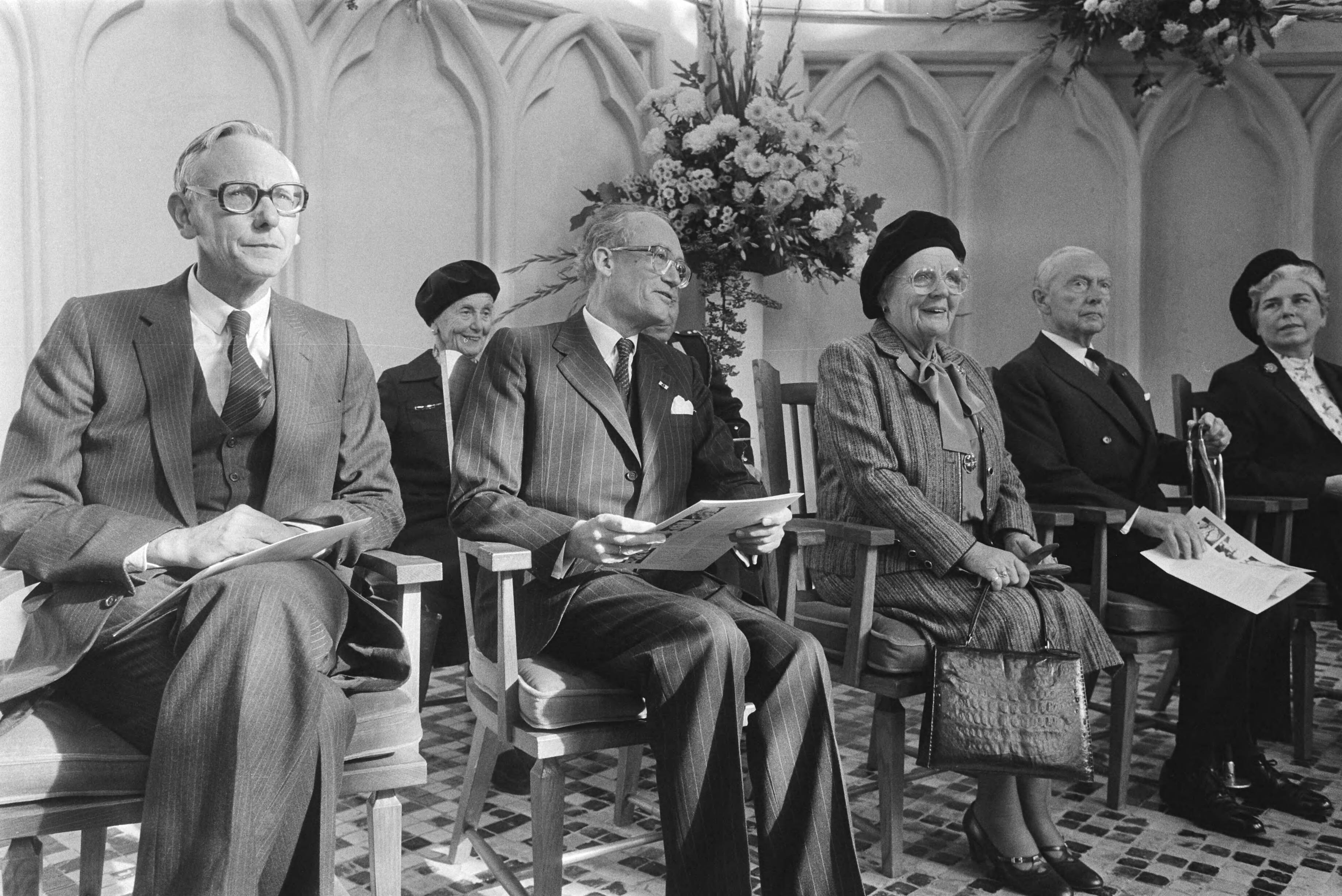 Uitreiking van de Four Freedoms Medals in 1982 in Middelburg door leden van de Franklin D. Roosevelt Centennial Commission — Mr. Max van der Stoel, dr. H.J. Witteveen, prinses Juliana, dr. J.H. van Roijen (v.l.n.r.) — Foto: Bogaerts, Rob / Anefo. Licentie: Set B: Rechtenvrij / Publiek Domein. Bron: Nationaal Archief. http://hdl.handle.net/10648/ad200dfe-d0b4-102d-bcf8-003048976d84