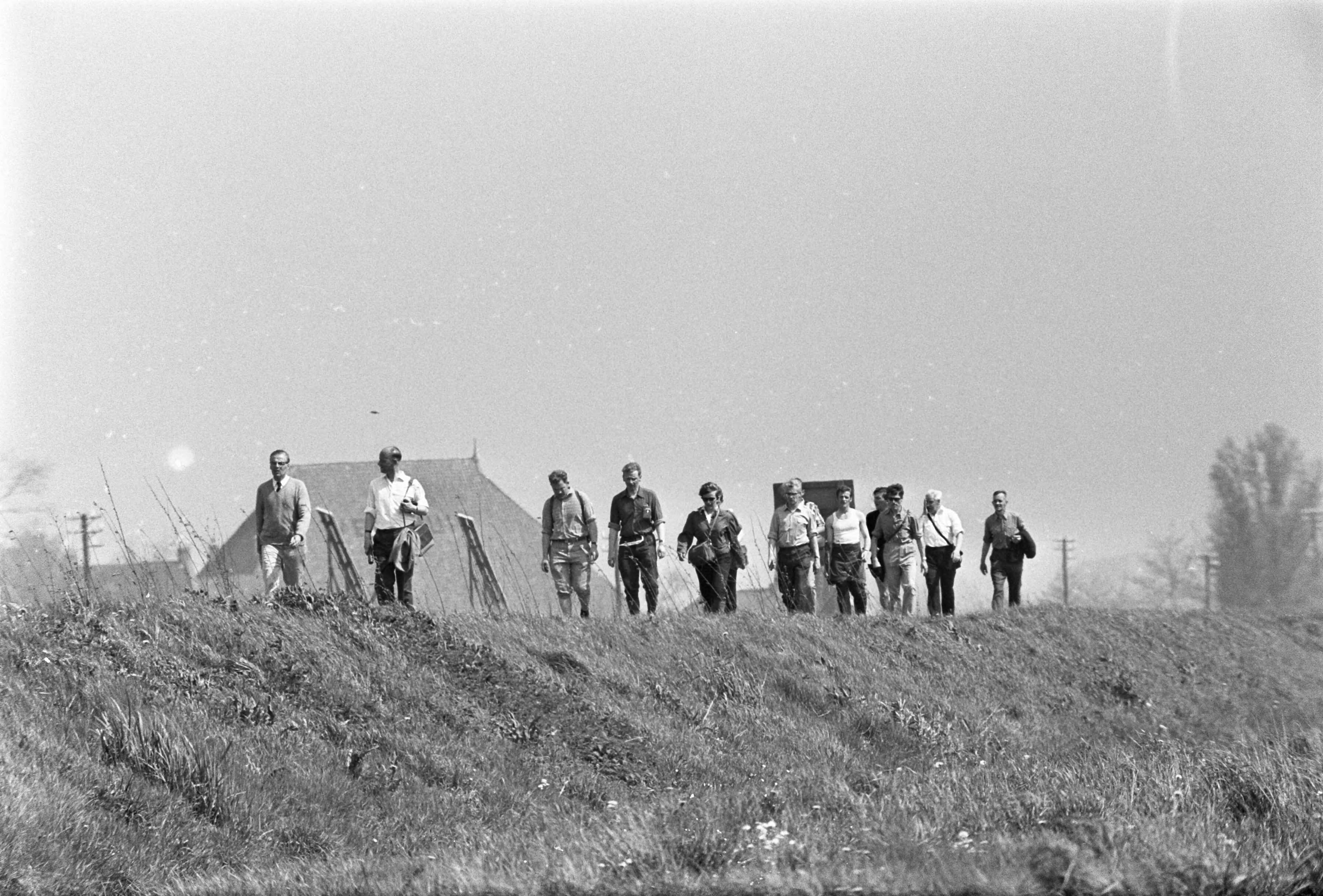 Fotocollectie Anefo — 5 daagse Elfstedentocht voor wandelaars, start in Leeuwarden wandelaars bij Sneek — Foto: Koch, Eric / Anefo. Licentie: Set B: Rechtenvrij / Publiek Domein. Bron: Nationaal Archief. http://hdl.handle.net/10648/ab6909e8-d0b4-102d-bcf8-003048976d84
