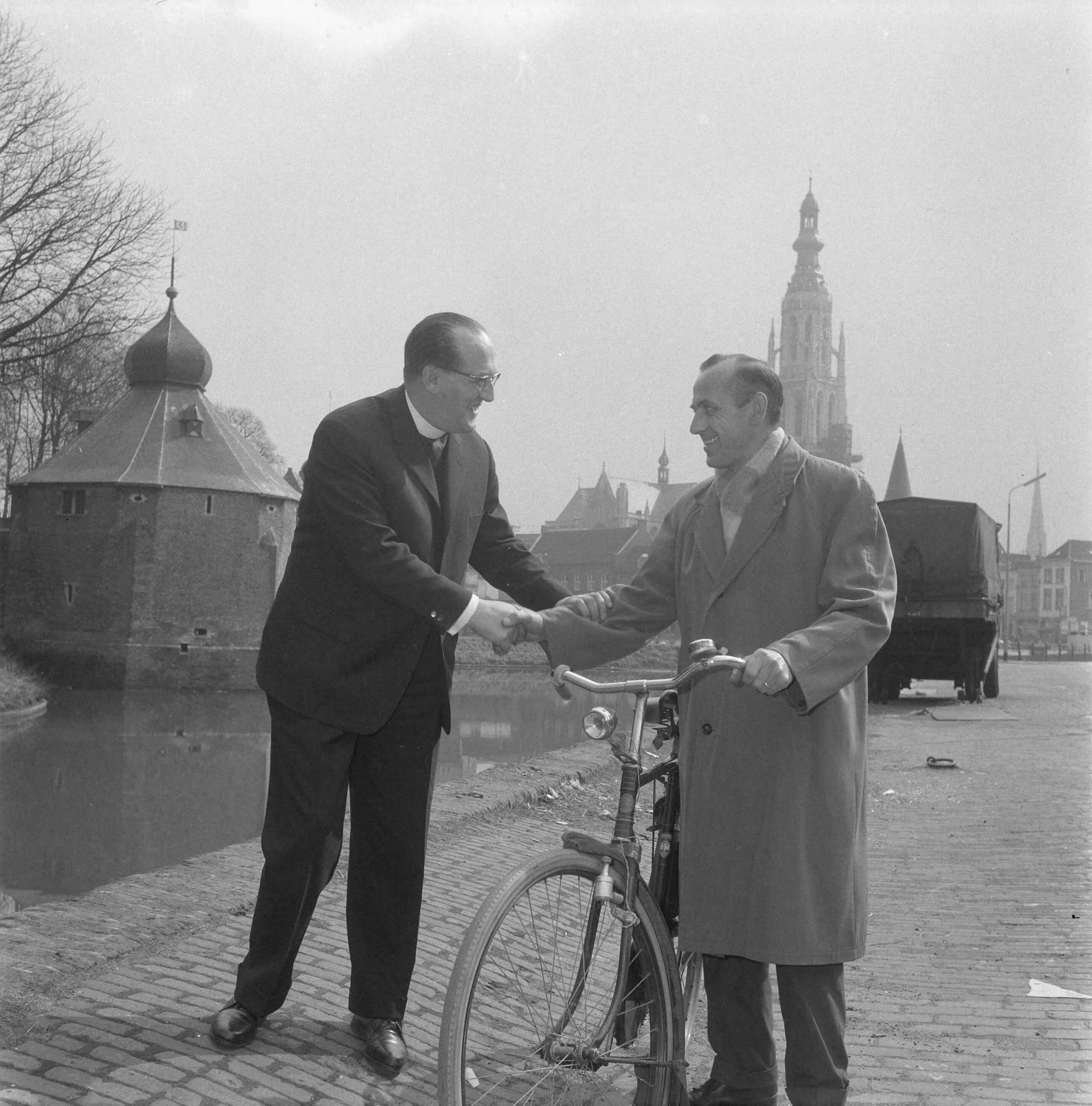 Fotocollectie Anefo — De nieuwe bisschop van Breda, mgr. G.H. de Vet — Foto: Nijs, Jac. de / Anefo. Licentie: Set B: Rechtenvrij / Publiek Domein. Bron: Nationaal Archief. http://hdl.handle.net/10648/a9fed79a-d0b4-102d-bcf8-003048976d84