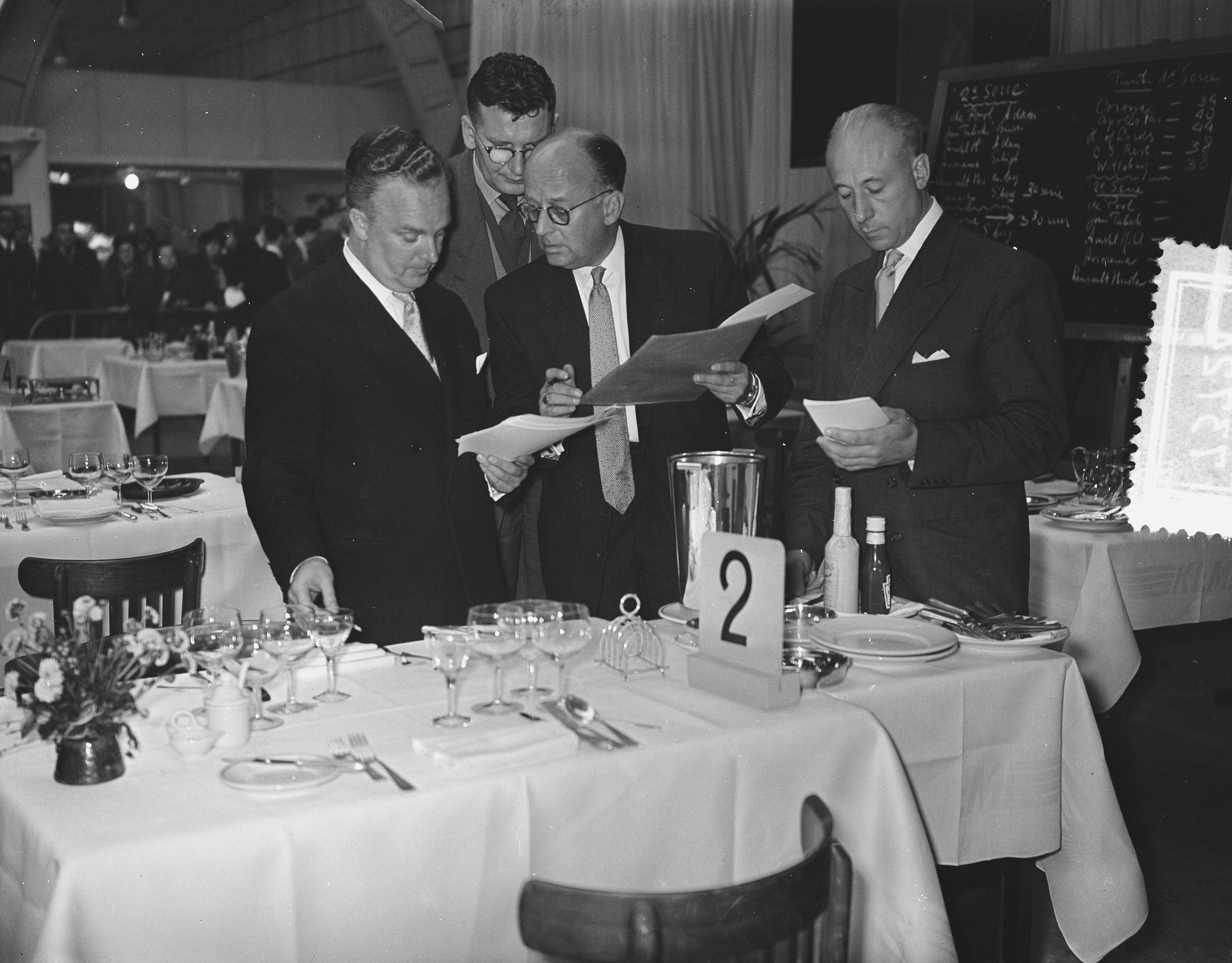 Fotocollectie Anefo — Horecaf tentoonstelling de RAI Amsterdam. Dienwedstrijd — Foto: Bilsen, Joop van / Anefo. Licentie: Set B: Rechtenvrij / Publiek Domein. Bron: Nationaal Archief. http://hdl.handle.net/10648/a93c5e18-d0b4-102d-bcf8-003048976d84