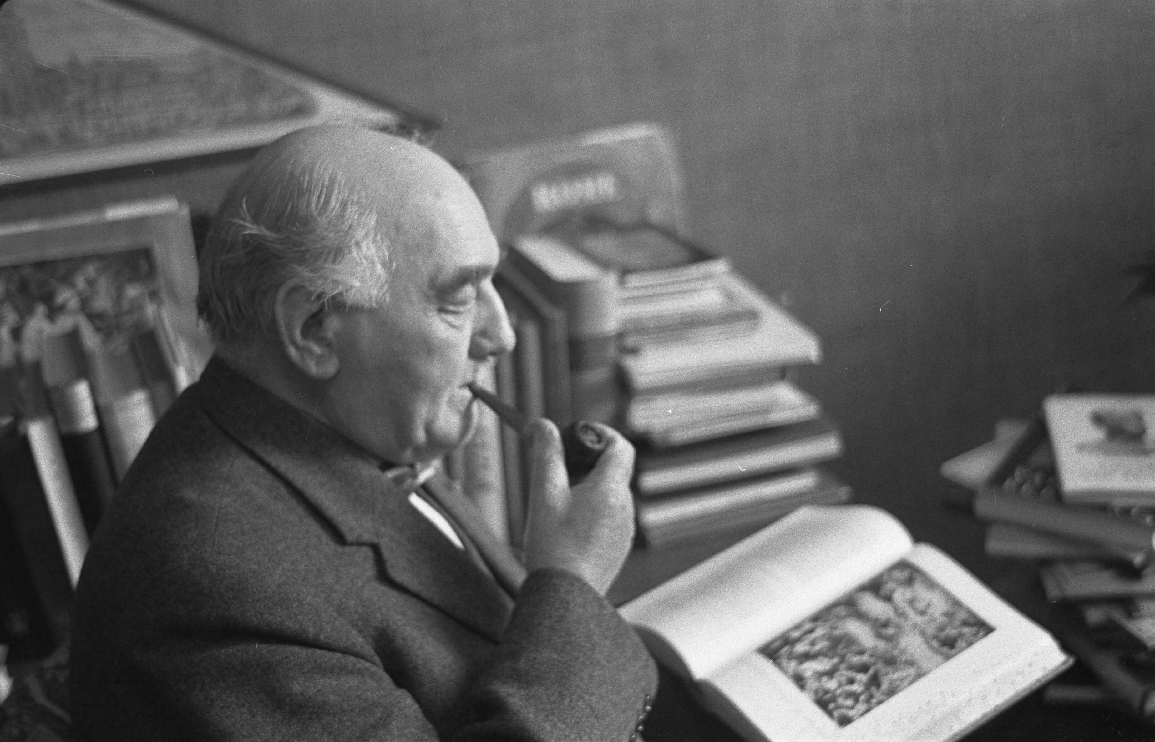 Fotocollectie Anefo — De Haarlemse toonkunstenaar Jos de Klerk hoopt 8 januari aanstaande zijn 75e verjaardag te vieren — Foto: Pot, Harry / Anefo. Licentie: Set B: Rechtenvrij / Publiek Domein. Bron: Nationaal Archief. http://hdl.handle.net/10648/a9a43830-d0b4-102d-bcf8-003048976d84