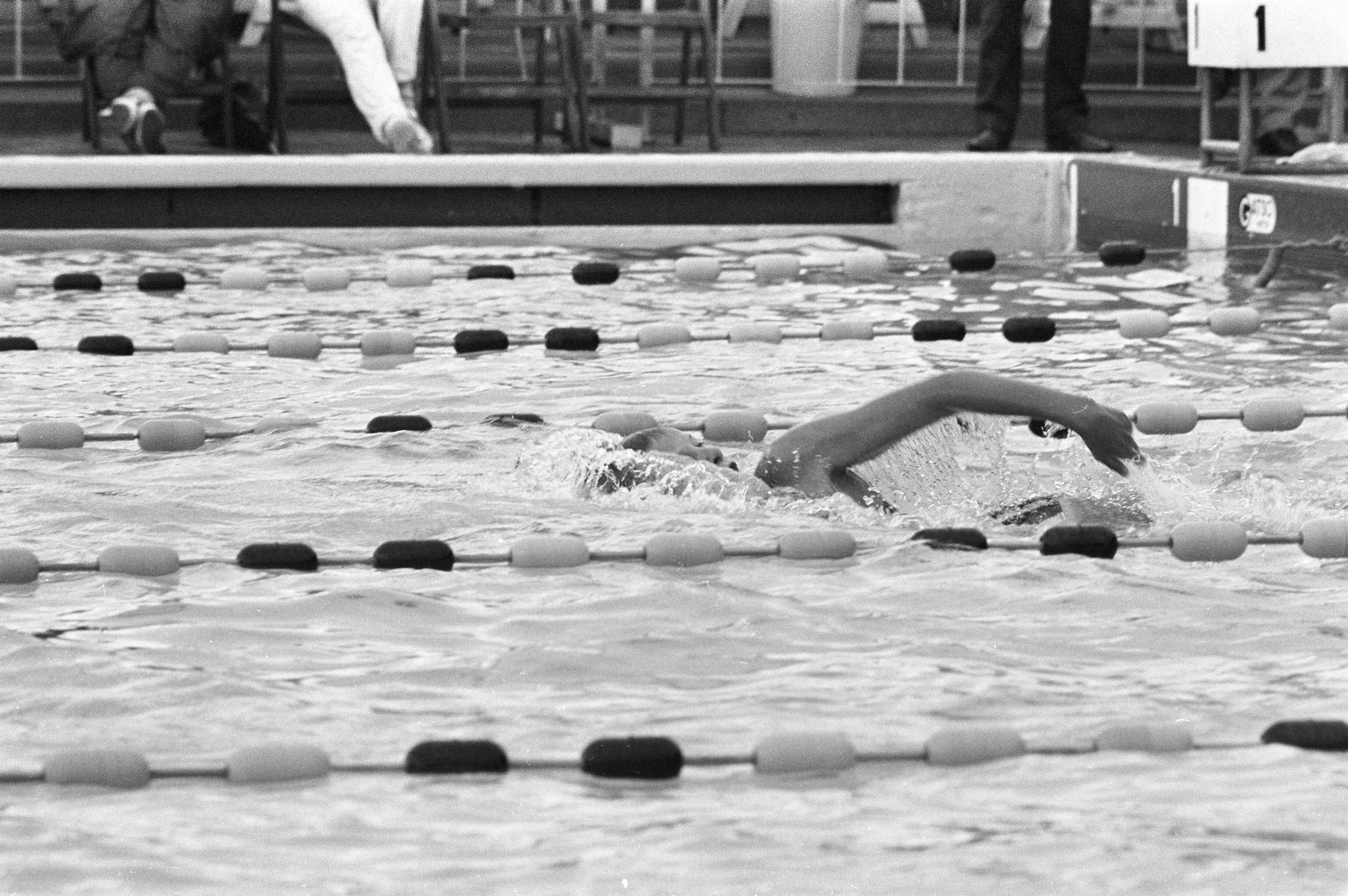 Fotocollectie Anefo — Nationale kampioenschappen zwemmen, Leeuwarden — Foto: Verhoeff, Bert / Anefo. Licentie: Set B: Rechtenvrij / Publiek Domein. Bron: Nationaal Archief. http://hdl.handle.net/10648/ab9cda48-d0b4-102d-bcf8-003048976d84