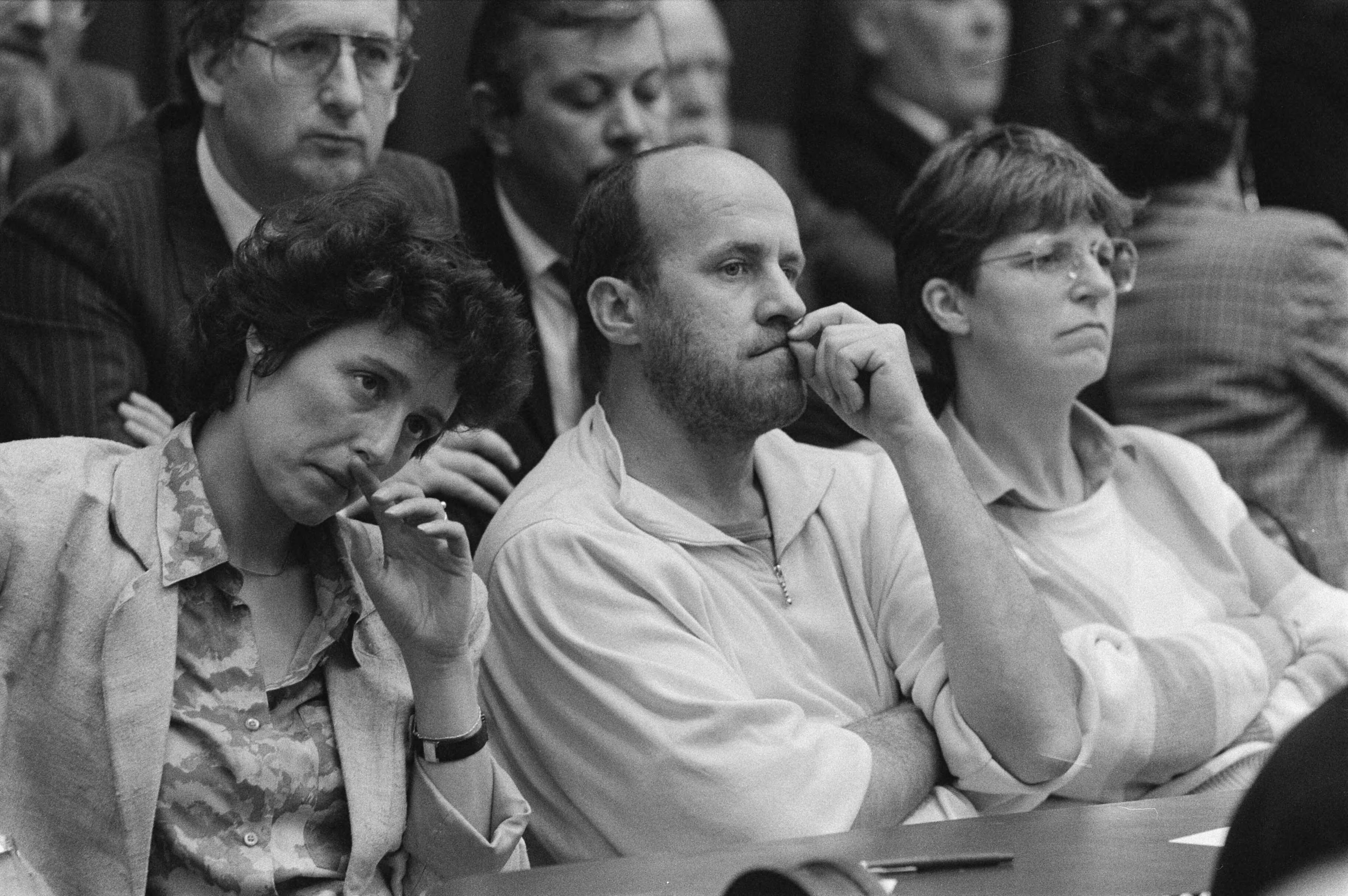 Fotocollectie Anefo — Afscheid vertrekkende Tweede Kamerleden in Den Haag ; vlnr: Ina Brouwer , Marius Ernsting , Evelien Eshuys de CPN — Foto: Croes, Rob C. / Anefo. Licentie: Set B: Rechtenvrij / Publiek Domein. Bron: Nationaal Archief. http://hdl.handle.net/10648/ad53e016-d0b4-102d-bcf8-003048976d84