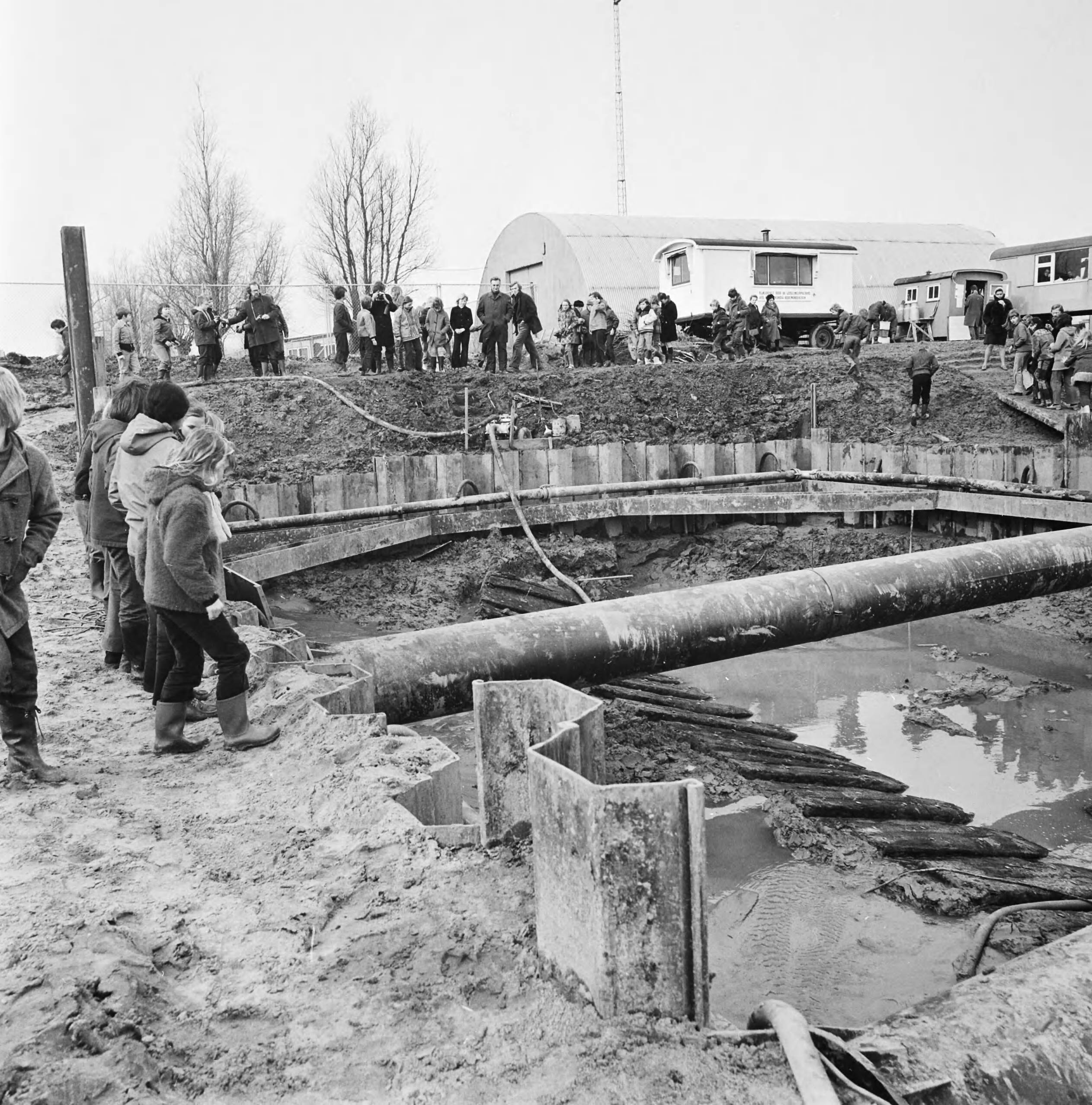 Fotocollectie Anefo — Opgraving Romeinsschip in Zwammerdam, overzicht — Foto: Mieremet, Rob / Anefo. Licentie: Set B: Rechtenvrij / Publiek Domein. Bron: Nationaal Archief. http://hdl.handle.net/10648/ac45ef98-d0b4-102d-bcf8-003048976d84