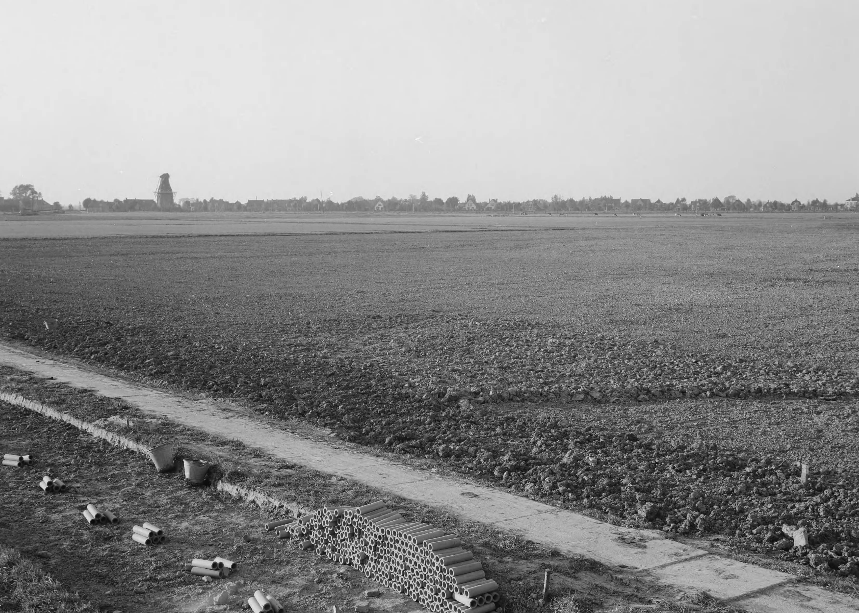 Fotocollectie Nederlandse Heidemaatschappij — Overzicht aanleg sportvelden gem. Groningen — Foto: Nijhof, [...] / Heidemij. Licentie: Set B: Rechtenvrij / Publiek Domein. Bron: Nationaal Archief. http://hdl.handle.net/10648/ae78457c-d0b4-102d-bcf8-003048976d84
