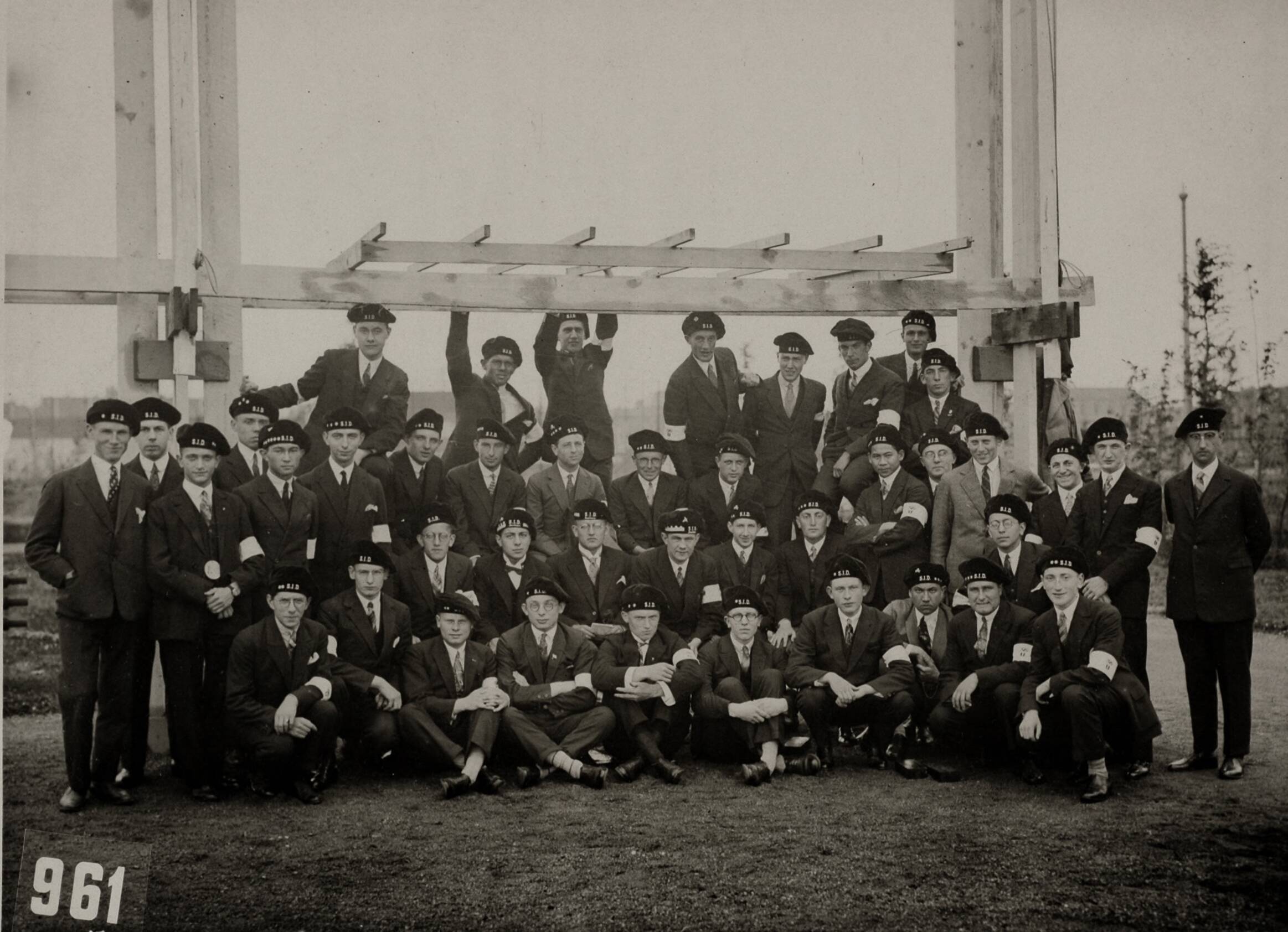 Sport — Sport. Olympische Spelen 1928 Amsterdam, Nederland. Jongens van de S.I.D. — Foto: Fotograaf Onbekend / Algemeen Fotobureau Amsterdam / Spaarnestad Photo (05887). Licentie: Set B: Rechtenvrij / Publiek Domein. Bron: Nationaal Archief. http://hdl.handle.net/10648/35429da6-d69c-a382-e063-6df0900a6686