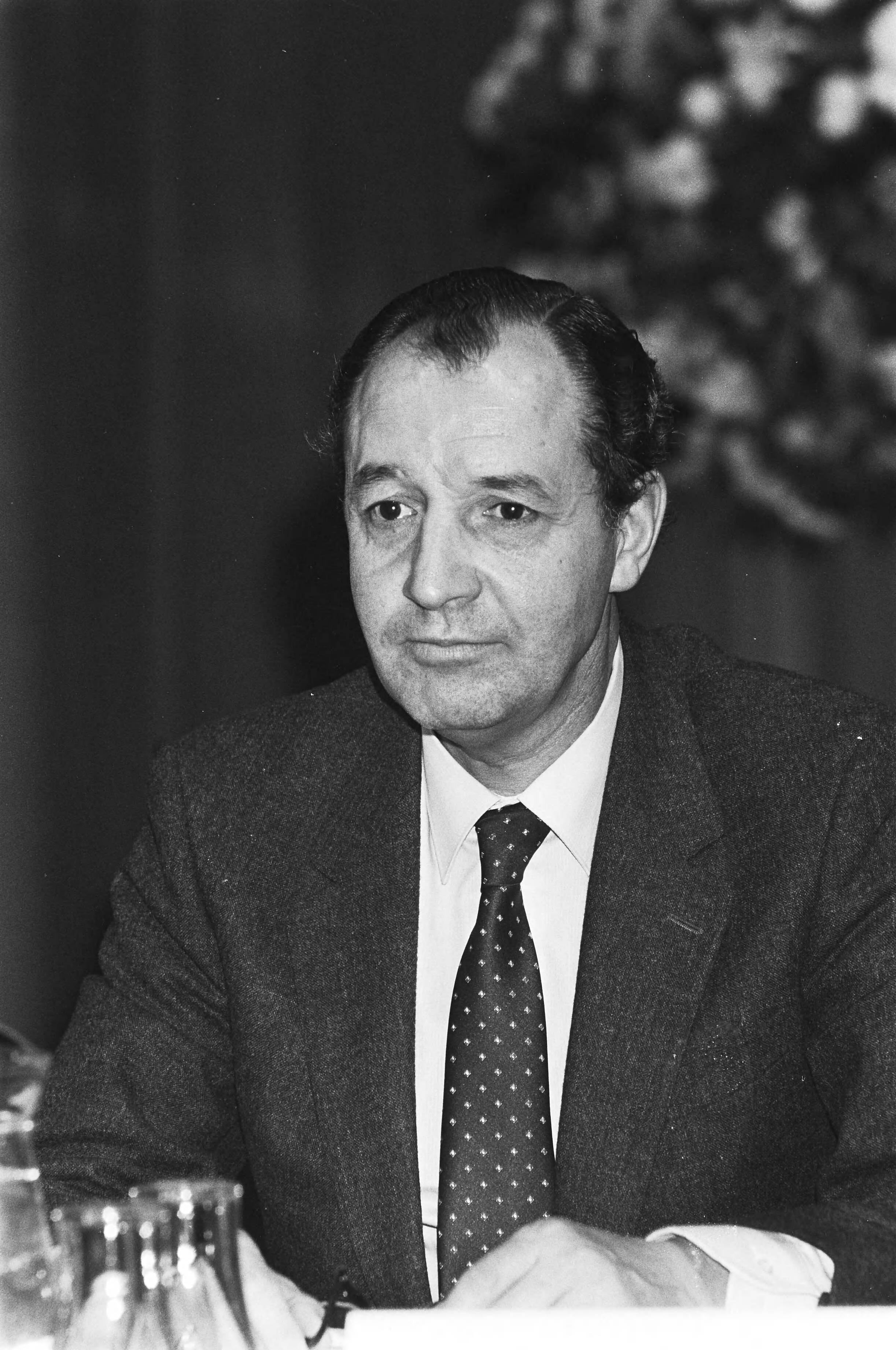 Fotocollectie Anefo — Tijdens een congres van het KNOV in Den Haag heeft voorzitter Perquin zijn functie overdragen aan heer J. A. Oosterhof — Foto: Croes, Rob C. / Anefo. Licentie: Set B: Rechtenvrij / Publiek Domein. Bron: Nationaal Archief. http://hdl.handle.net/10648/ad3f5826-d0b4-102d-bcf8-003048976d84