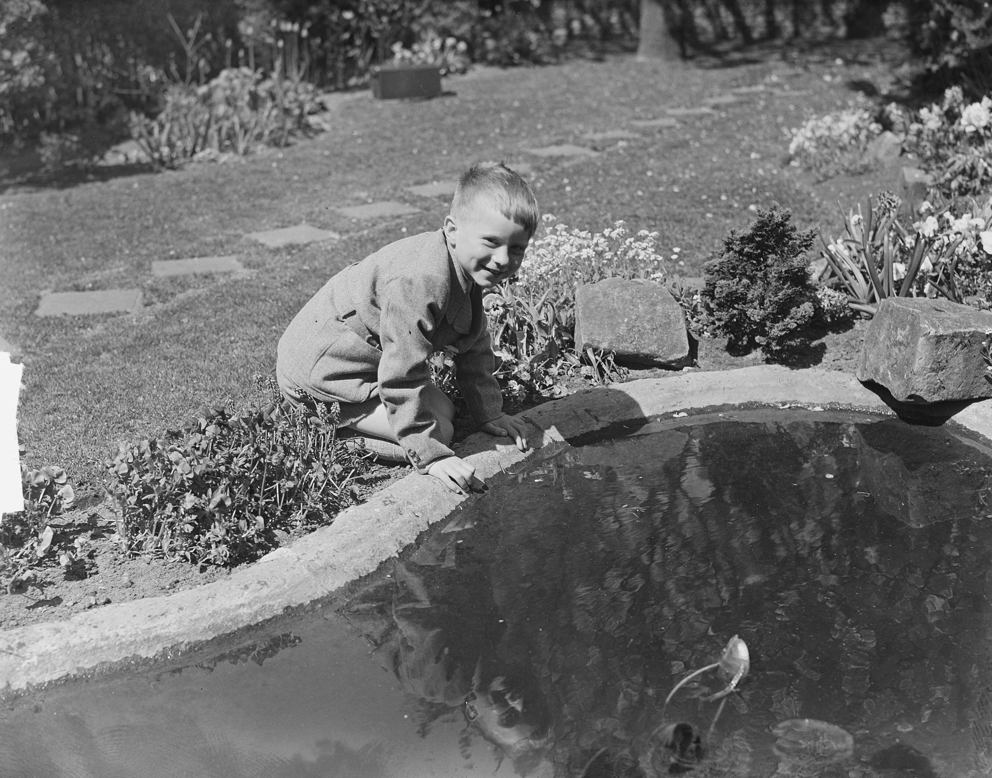 Communiefeest Th. Smulder (Voorburg) — Communiefeest Heer Th. Smulders (Voorburg) — Foto: Bilsen, Joop van / Anefo. Licentie: Set B: Rechtenvrij / Publiek Domein. Bron: Nationaal Archief. http://hdl.handle.net/10648/a8e9fad8-d0b4-102d-bcf8-003048976d84