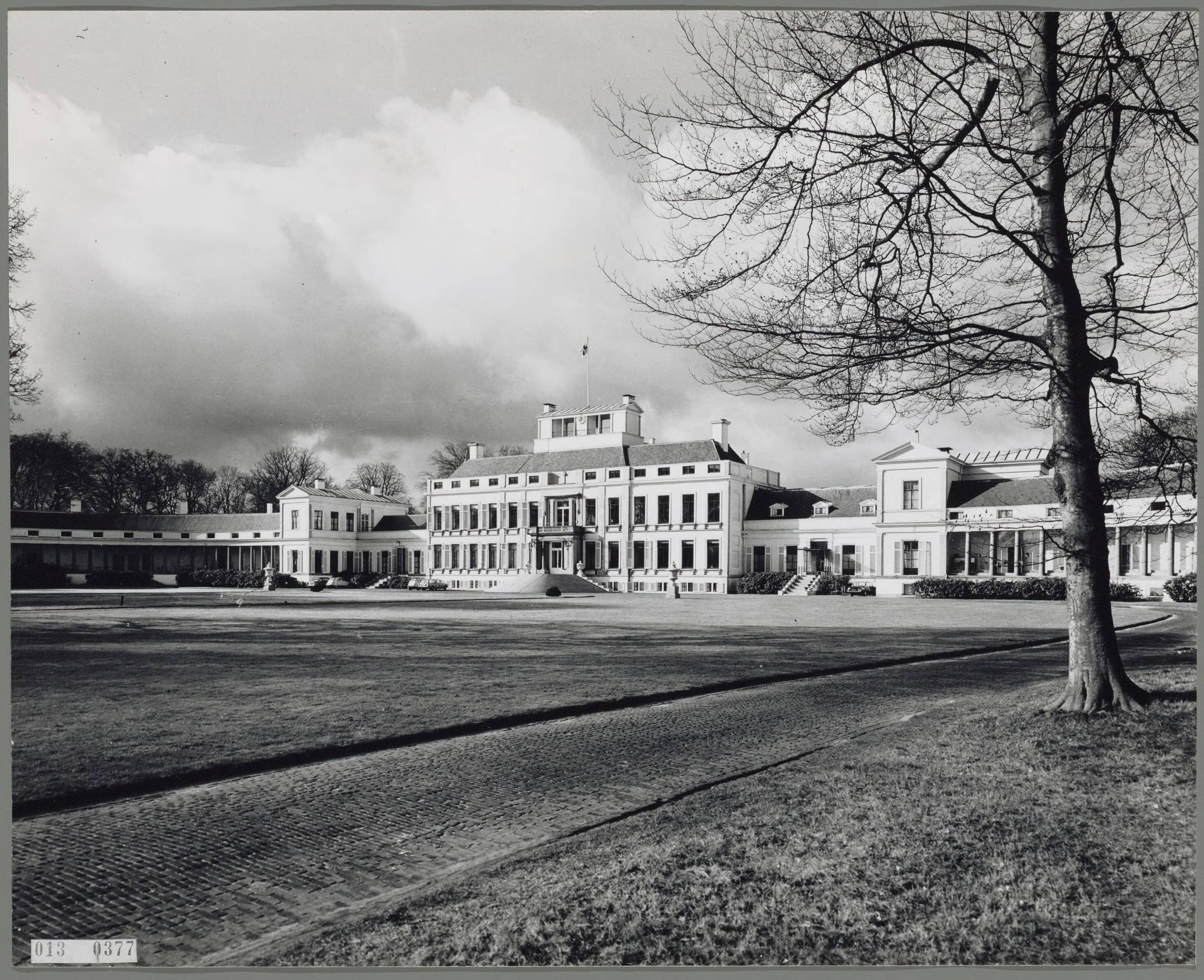 Paleis Soestdijk — Exterieur — Foto: Hofmeester, Bart / RVD. Licentie: Set B: Rechtenvrij / Publiek Domein. Bron: Nationaal Archief. http://hdl.handle.net/10648/afa85afe-d0b4-102d-bcf8-003048976d84
