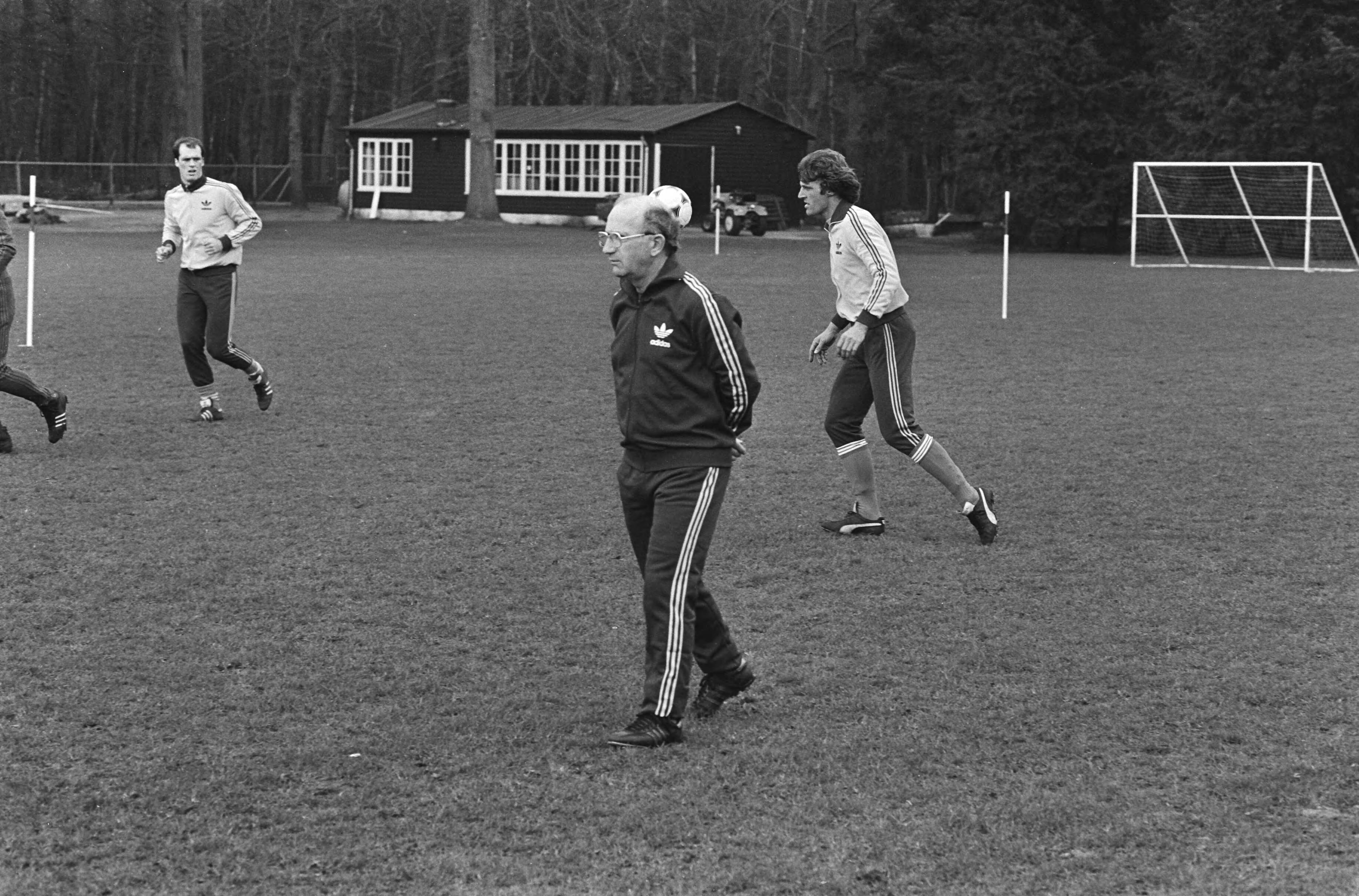 Fotocollectie Anefo — Training Nederlands elftal in Zeist i.v.m. wedstrijd tegen Frankrijk, Rijvers tijdens de training — Foto: Antonisse, Marcel / Anefo. Licentie: Set B: Rechtenvrij / Publiek Domein. Bron: Nationaal Archief. http://hdl.handle.net/10648/acf7e6c6-d0b4-102d-bcf8-003048976d84