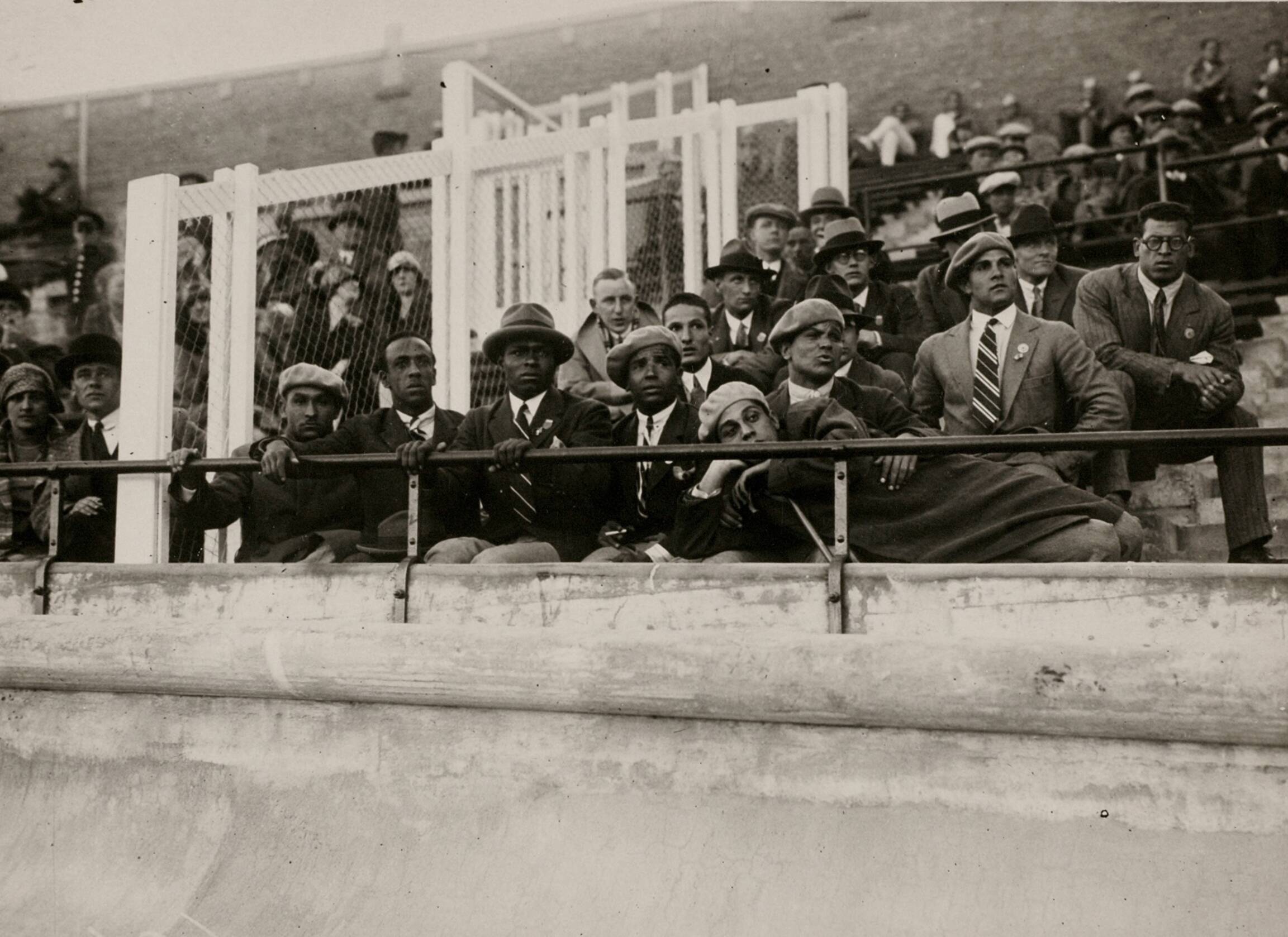 Sport — Sport. Olympische Spelen 1928 Amsterdam, Nederland : Toeschouwers op de tribune van het olympisch stadion. — Foto: Fotograaf Onbekend / Algemeen Fotobureau Amsterdam / Spaarnestad Photo (05887). Licentie: Set B: Rechtenvrij / Publiek Domein. Bron: Nationaal Archief. http://hdl.handle.net/10648/35429da6-d58a-a382-e063-6df0900a6686