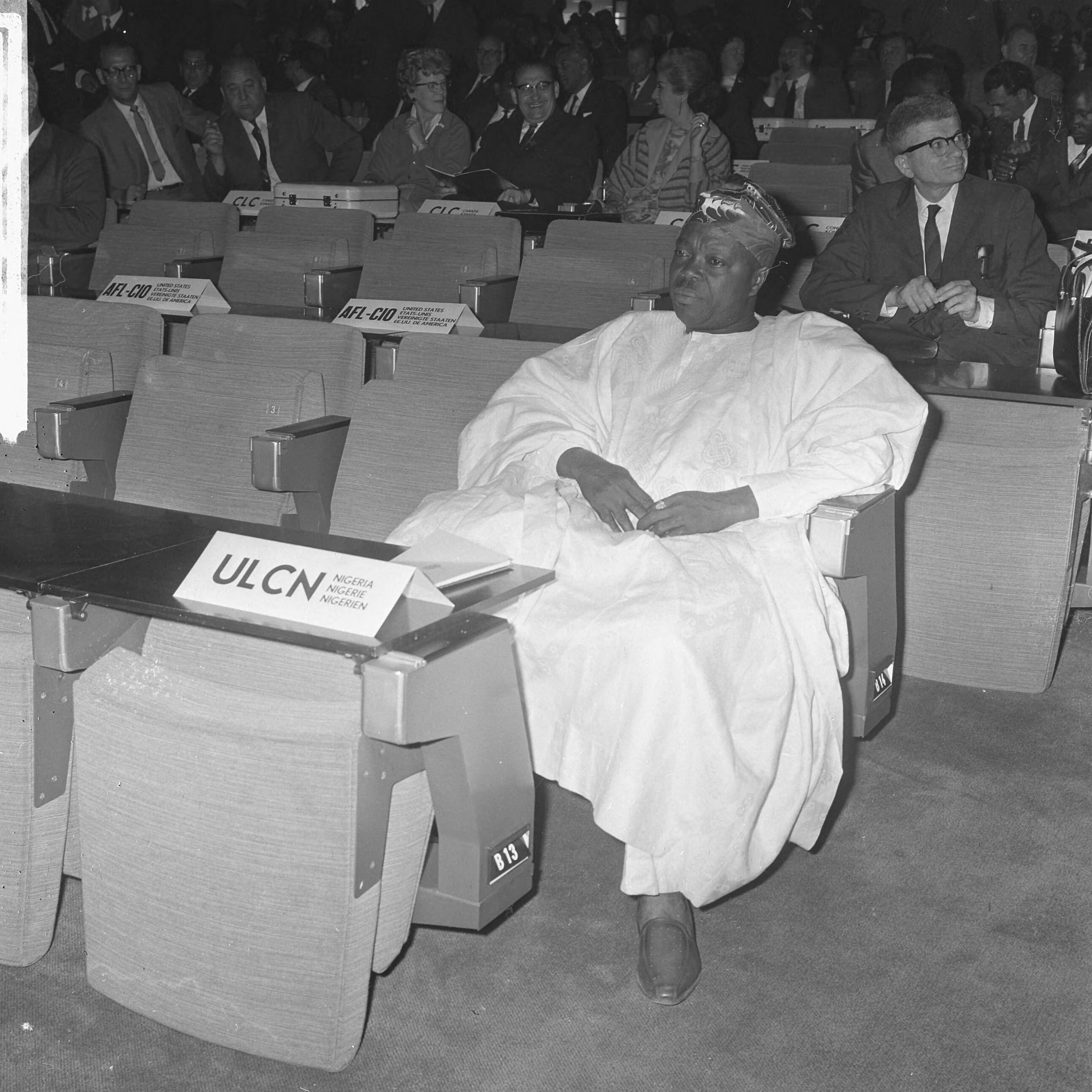 Fotocollectie Anefo — Wereldcongres van het I.V.V.V. in de RAI te Amsterdam, de Nigeriaanse afgevaardigde H.P. Adebola (ULCN) — Foto: Koch, Eric / Anefo. Licentie: Set B: Rechtenvrij / Publiek Domein. Bron: Nationaal Archief. http://hdl.handle.net/10648/aab2a8d8-d0b4-102d-bcf8-003048976d84